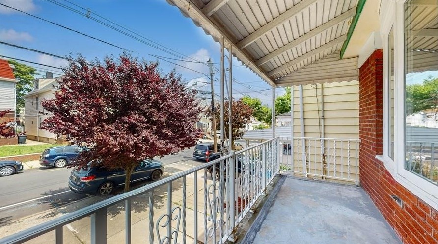 78 W 54th St, Bayonne, NJ 07002