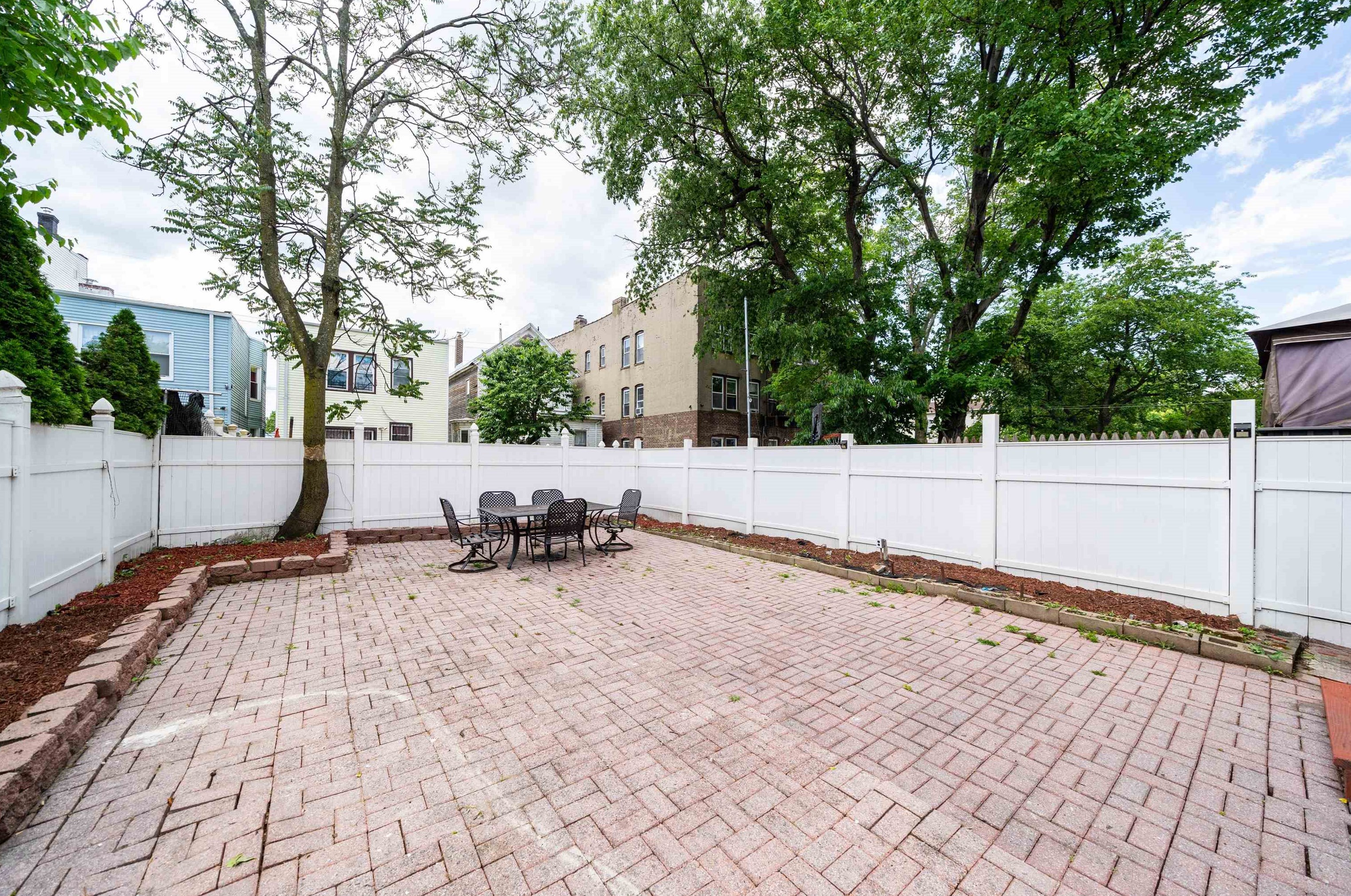 185 Neptune Ave, Jersey City, NJ 07305-2507