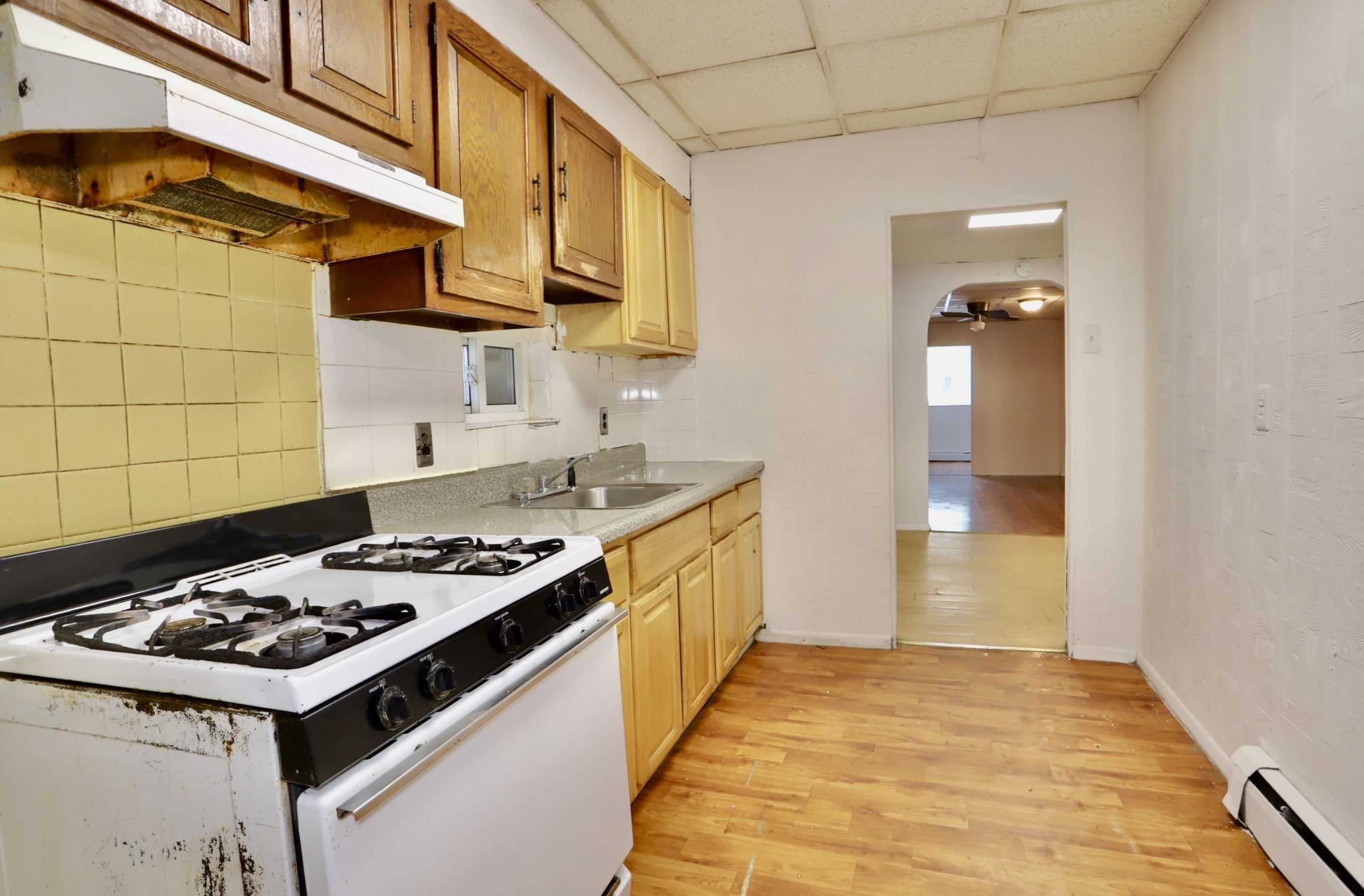 110 34th St, Union City, NJ 07087