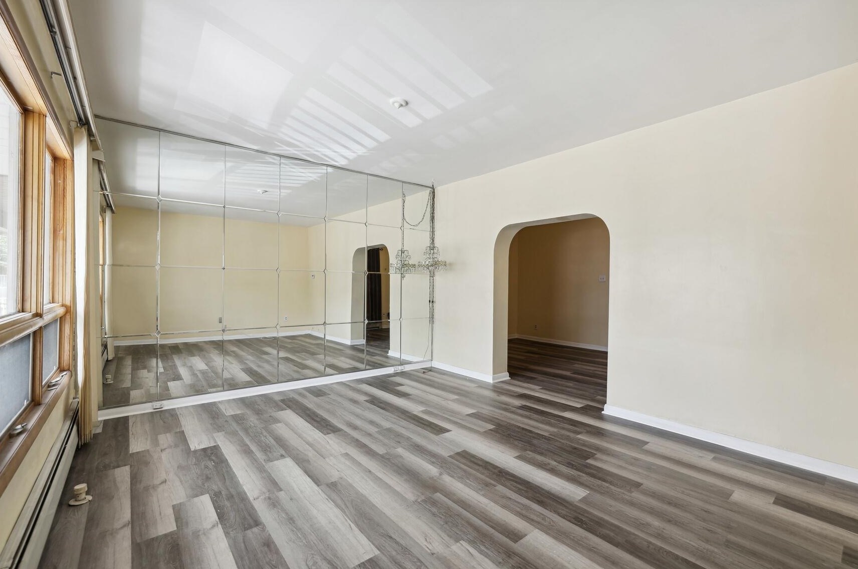 27 W 51st St #1, Bloomfield, NJ 07003