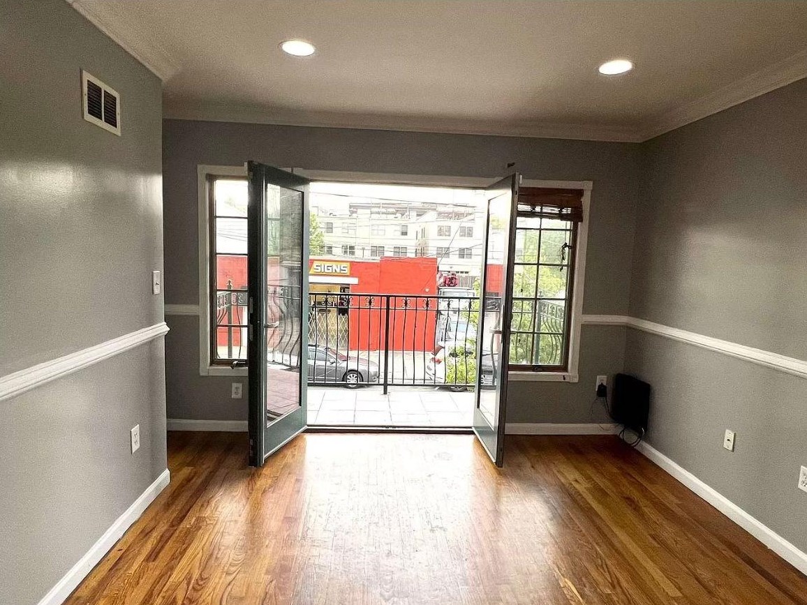 138 Logan Ave #2, Jersey City, NJ 07306