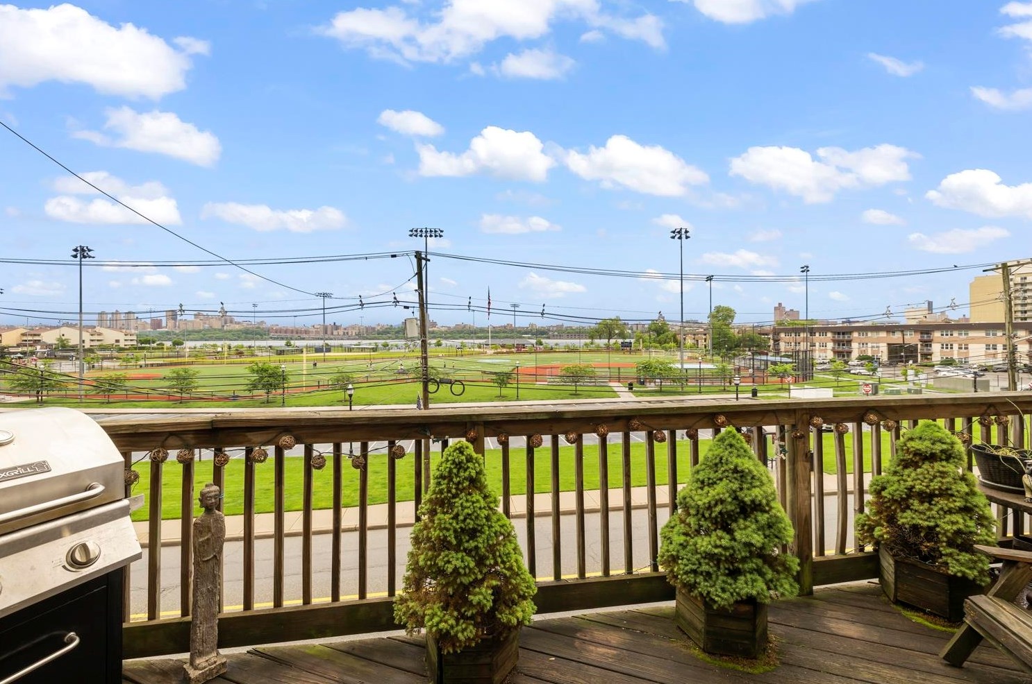 1110 River Rd, Edgewater, NJ 07020-1343