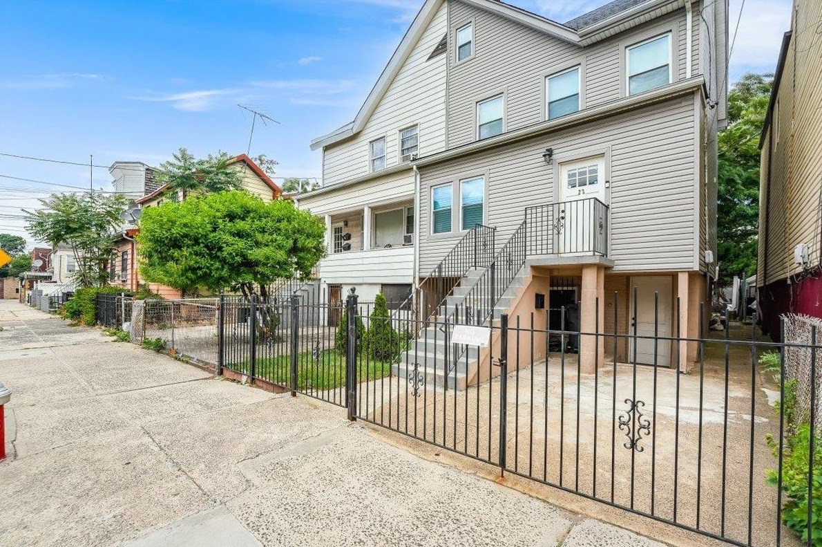 22 Long St, Jersey City, NJ 07305