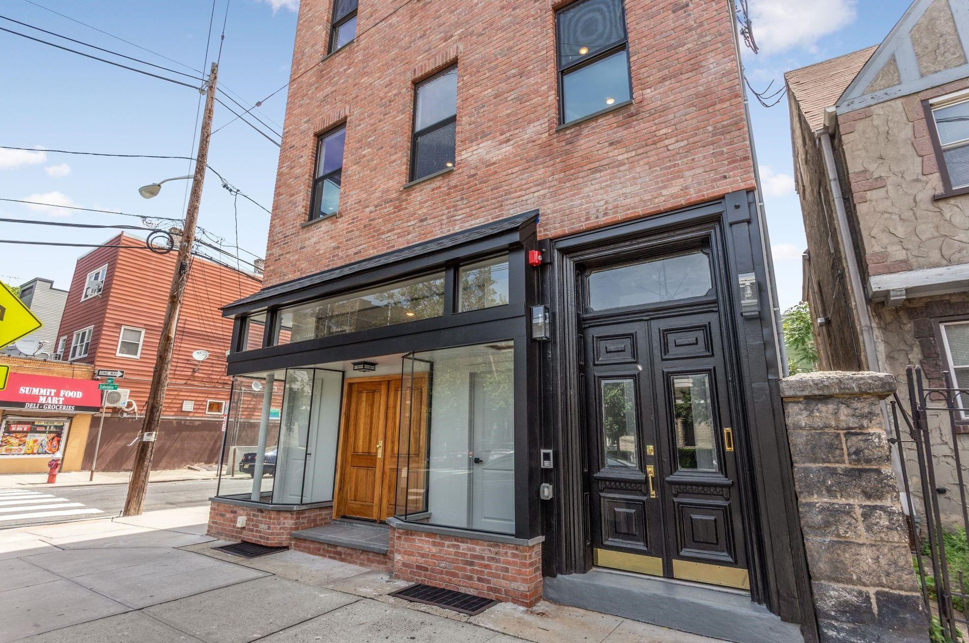 942 Summit Ave, Jersey City, NJ 07307-3744