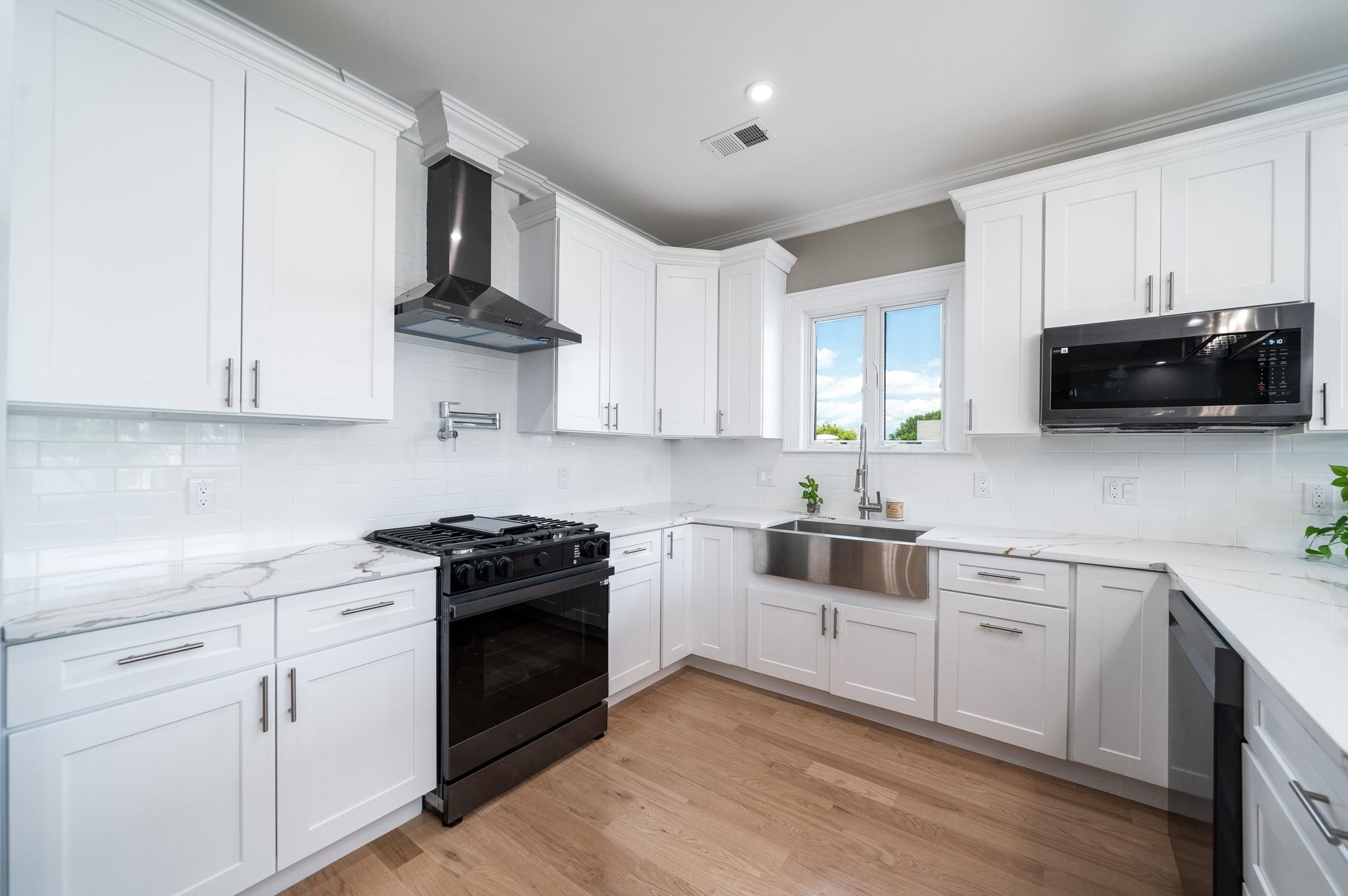 101 Van Horne St #1, Jersey City, NJ 07304