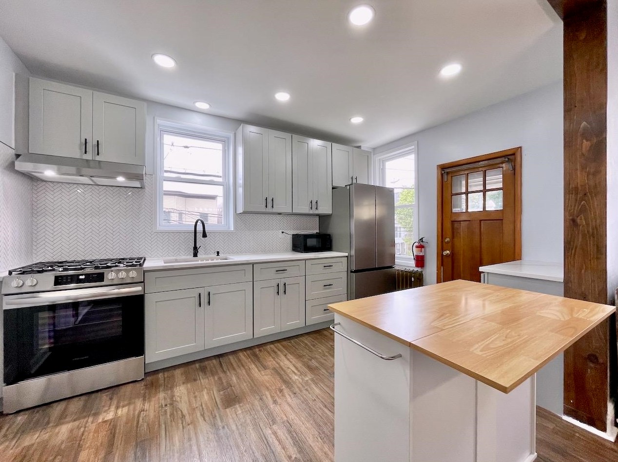 130 Beach St #1, Jersey City, NJ 07307