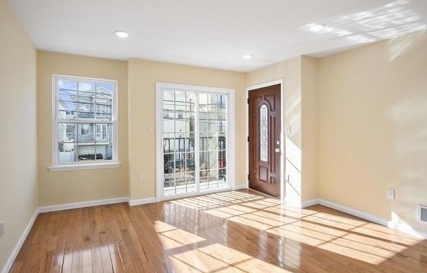 81 W 20th St, Bayonne, NJ 07002