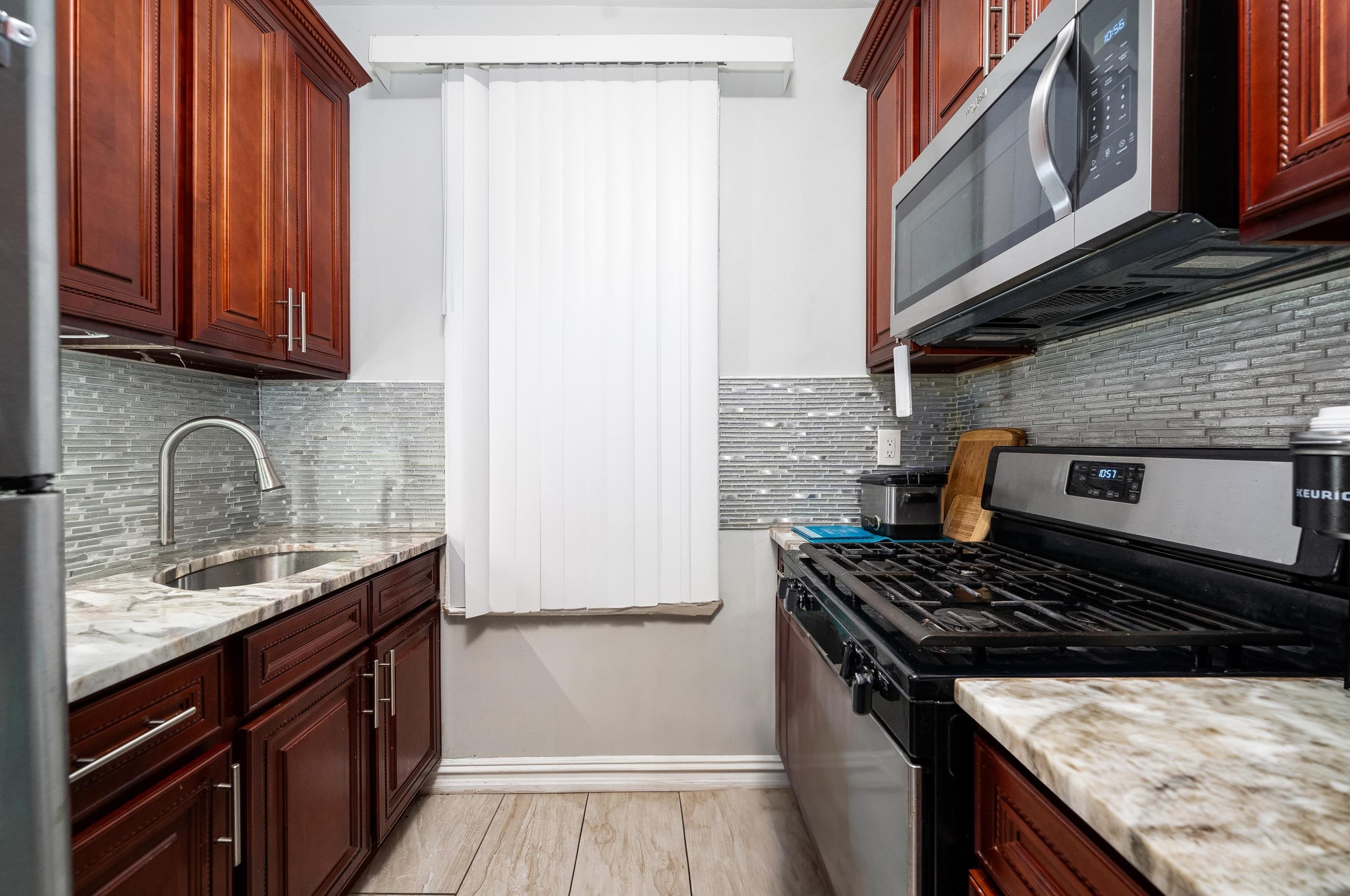 260 Clendenny Ave, Jersey City, NJ 07304-1186