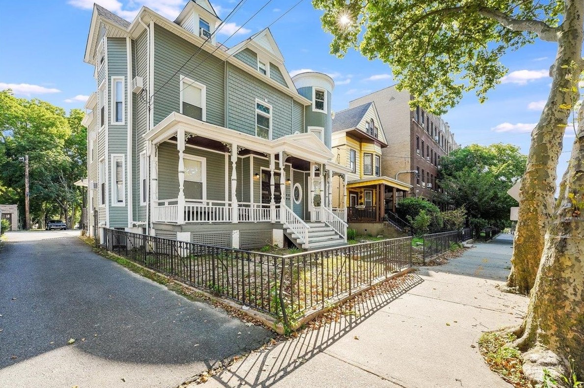 486 Bramhall Ave, Jersey City, NJ 07304-2700