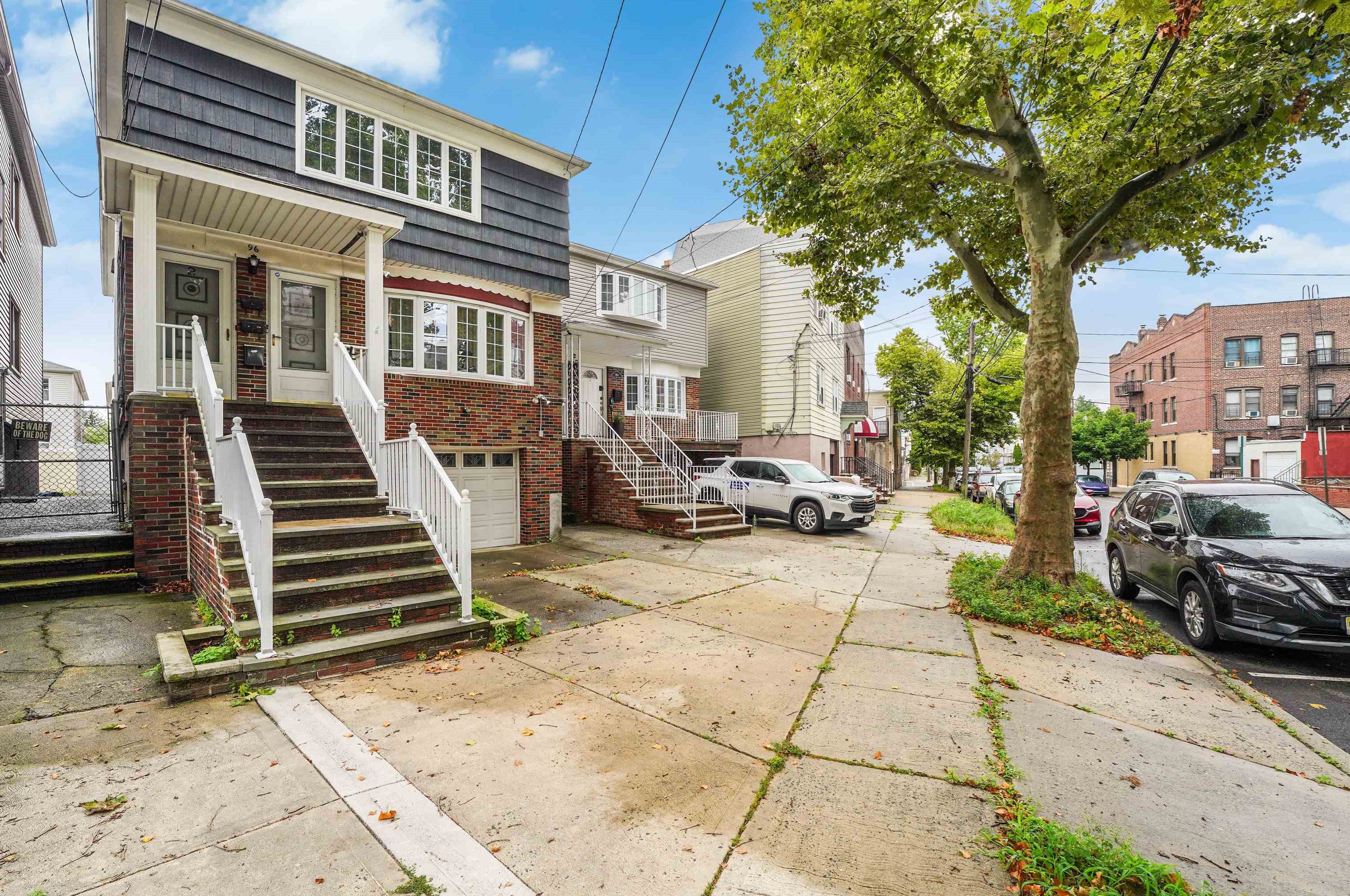 96 49th St, Bayonne, NJ 07002-4016