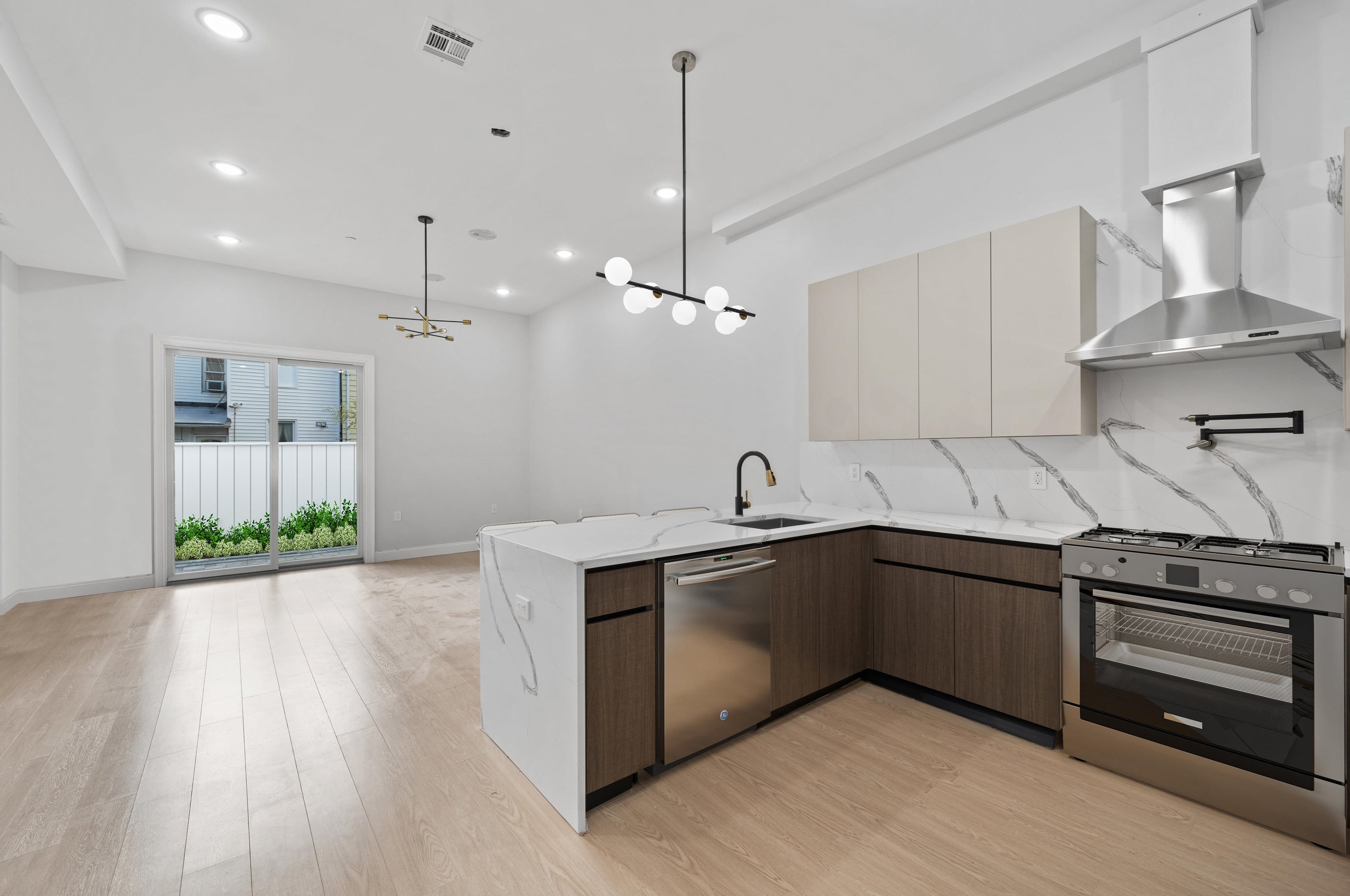 573 Palisade Ave, Jersey City, NJ 07307-1124