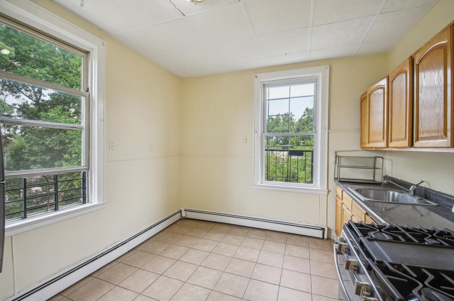 83 Palisade Ave, Jersey City, NJ 07306-1106