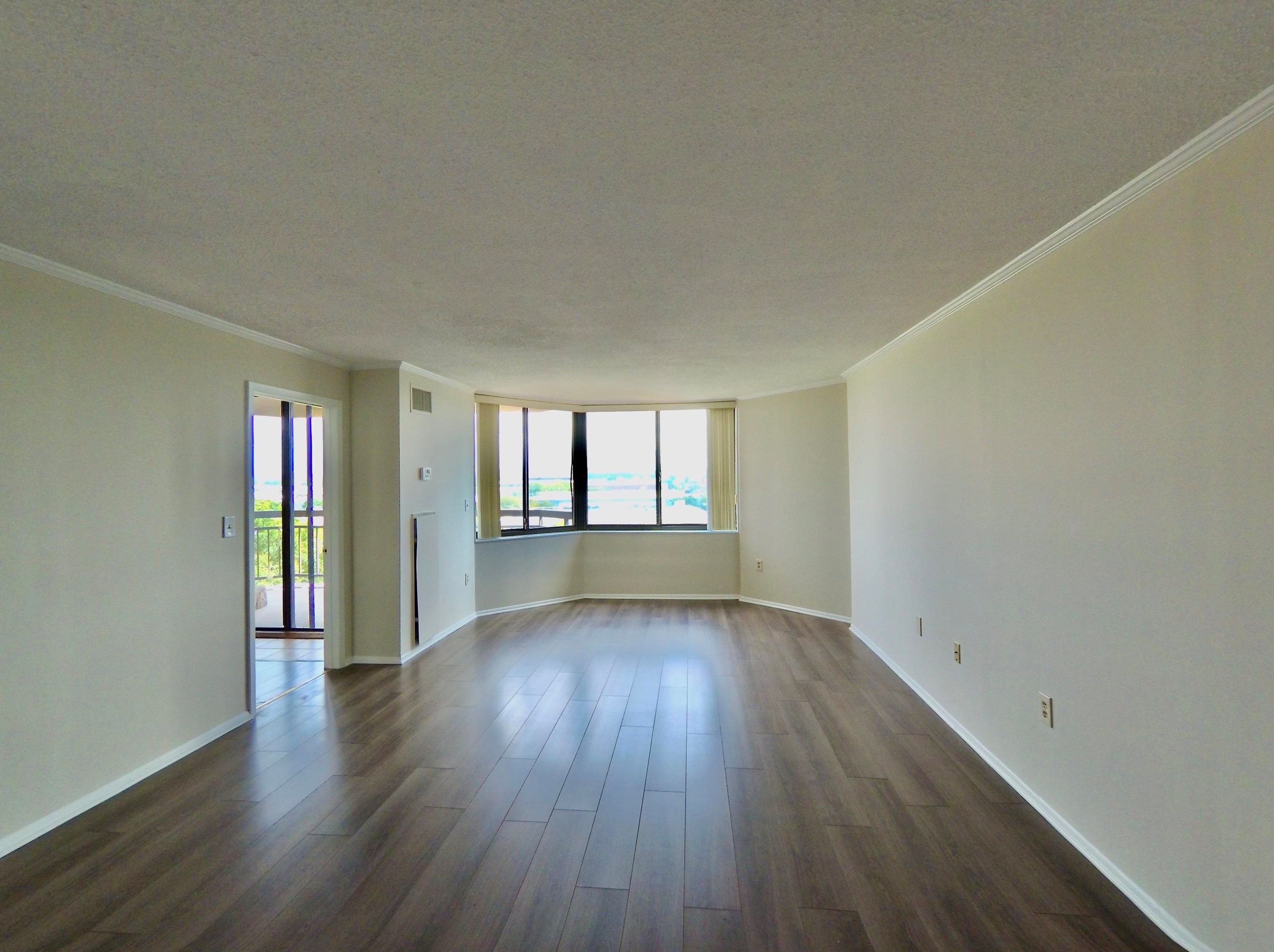 609 Harmon Cove Tower, Secaucus, NJ 07094-1708