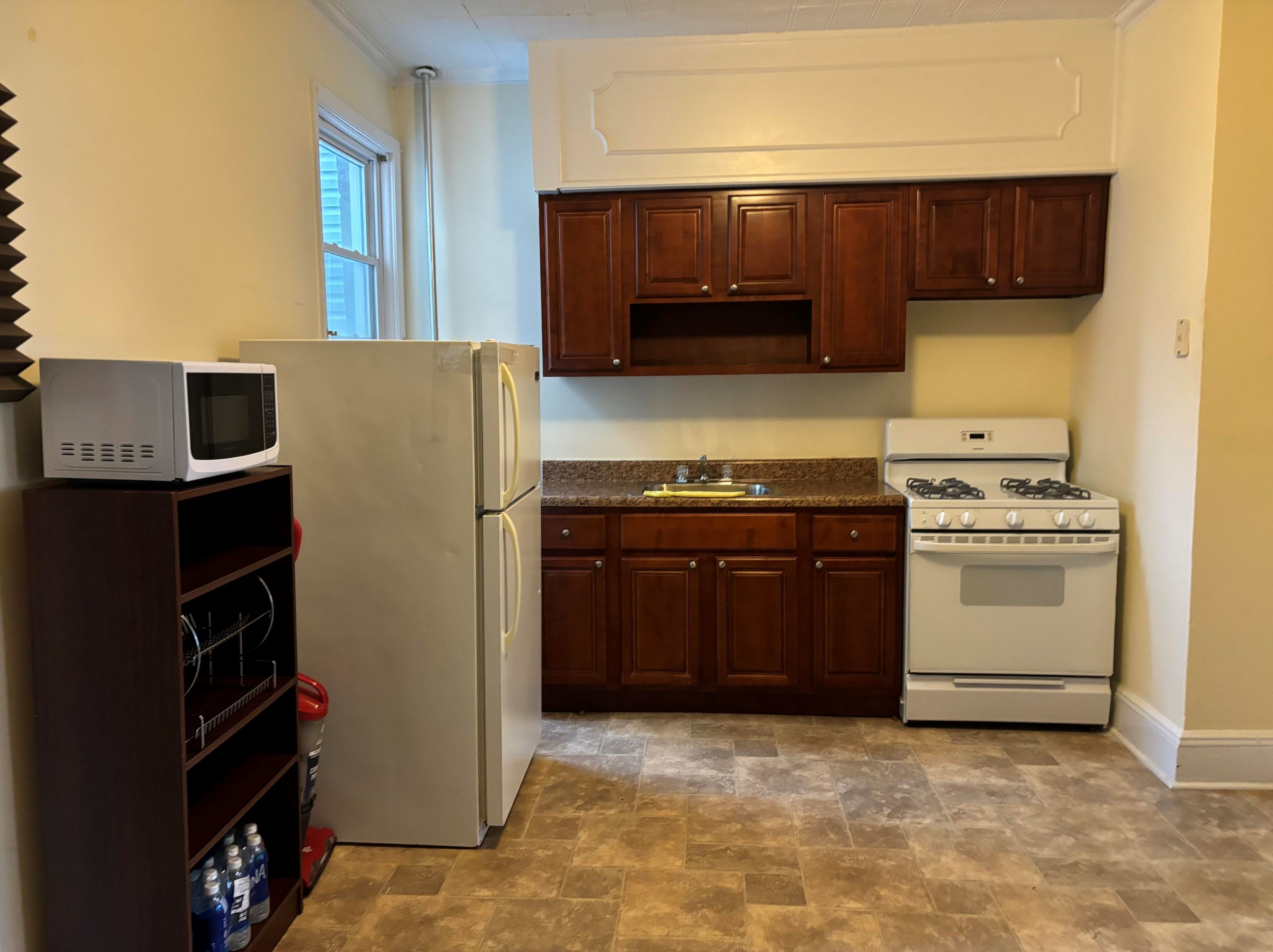 21 E 50th St #1, Bayonne, NJ 07002