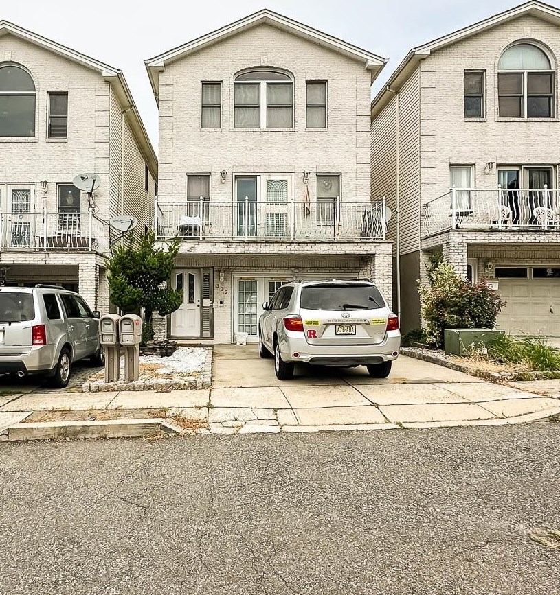 322 Linden Ave, Jersey City, NJ 07305
