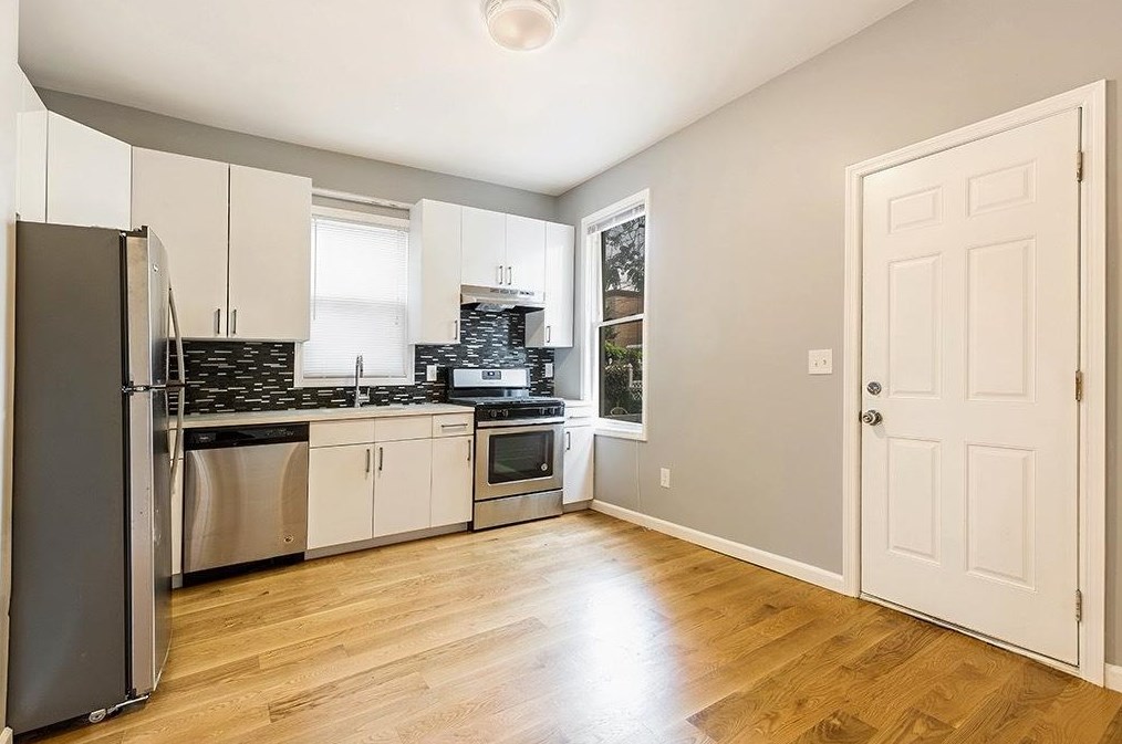 27 Charles St, Jersey City, NJ 07307