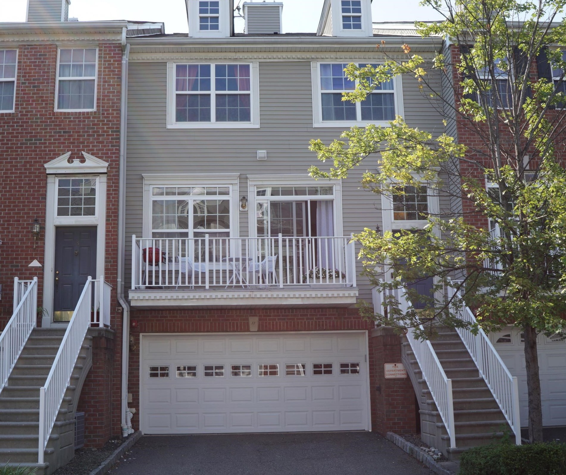 11 Tottenham Ct, Jersey City, NJ 07305