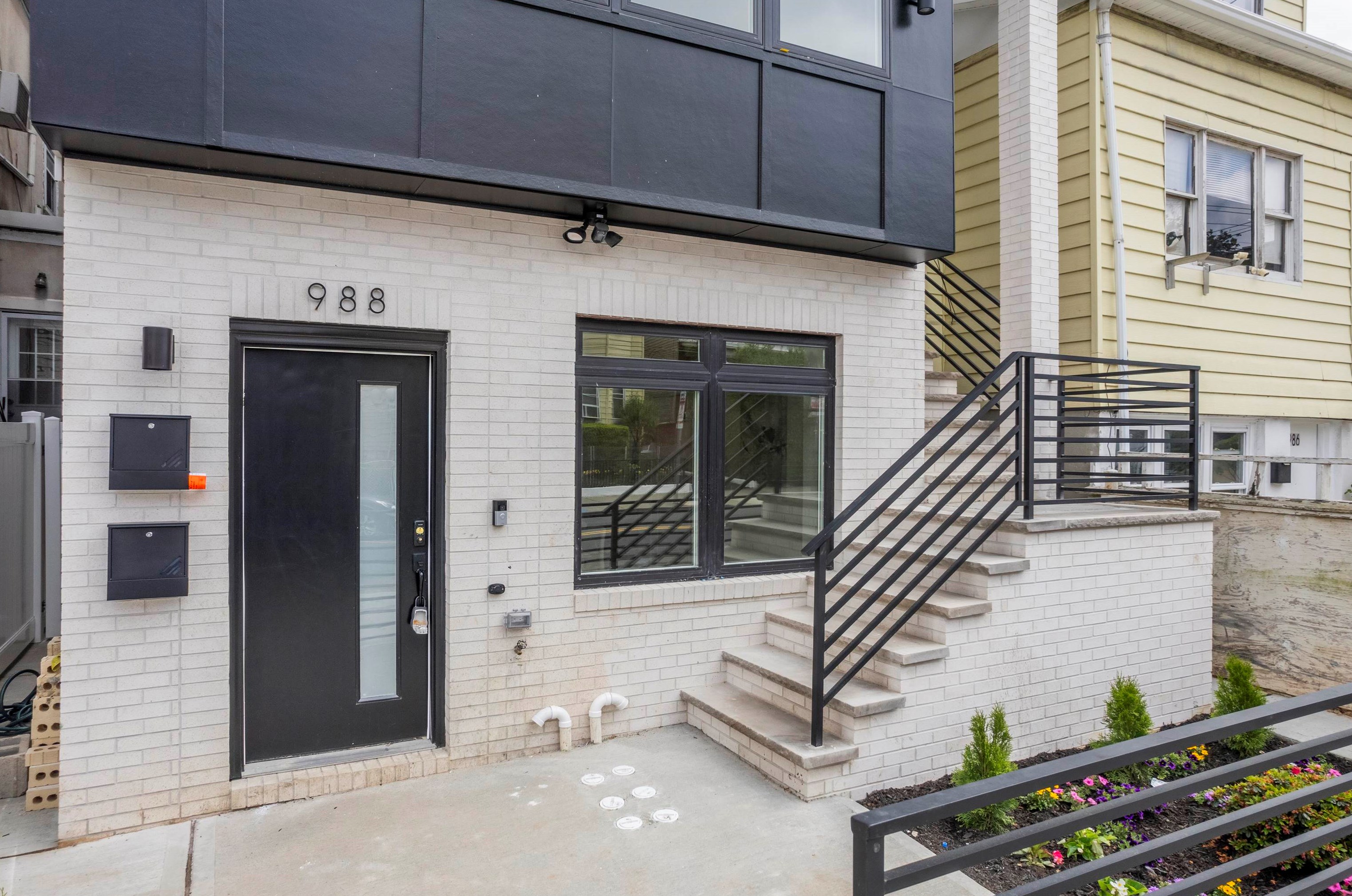 988 Summit Ave, Jersey City, NJ 07307-3602