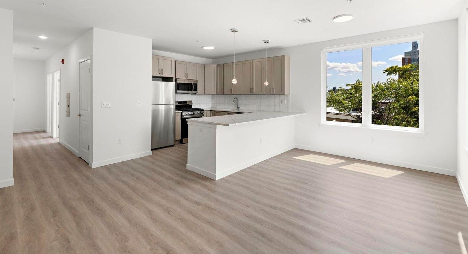 306 Bergen Ave, Jersey City, NJ 07305-1618