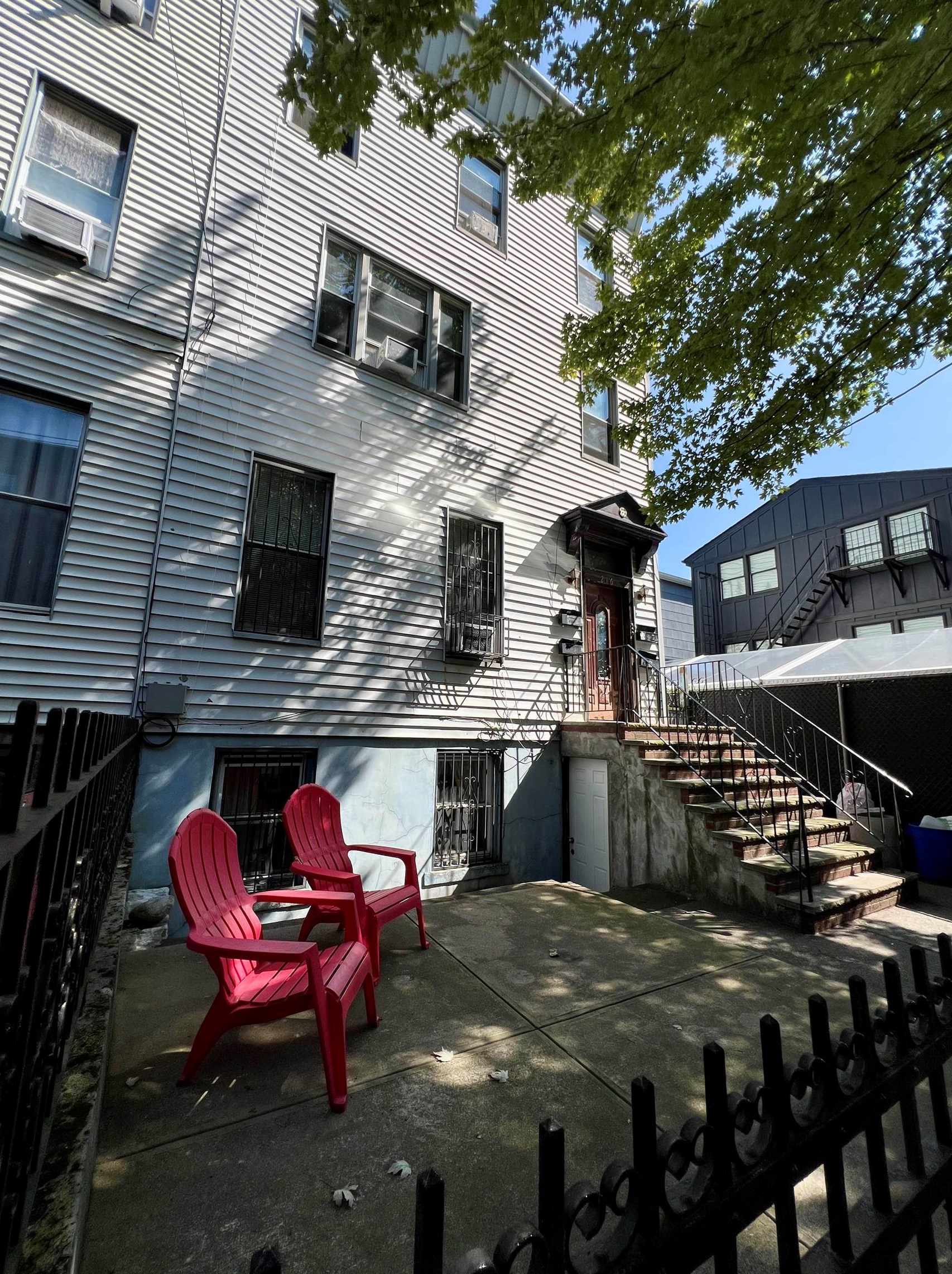 216 1st St, Jersey City, NJ 07302-2948