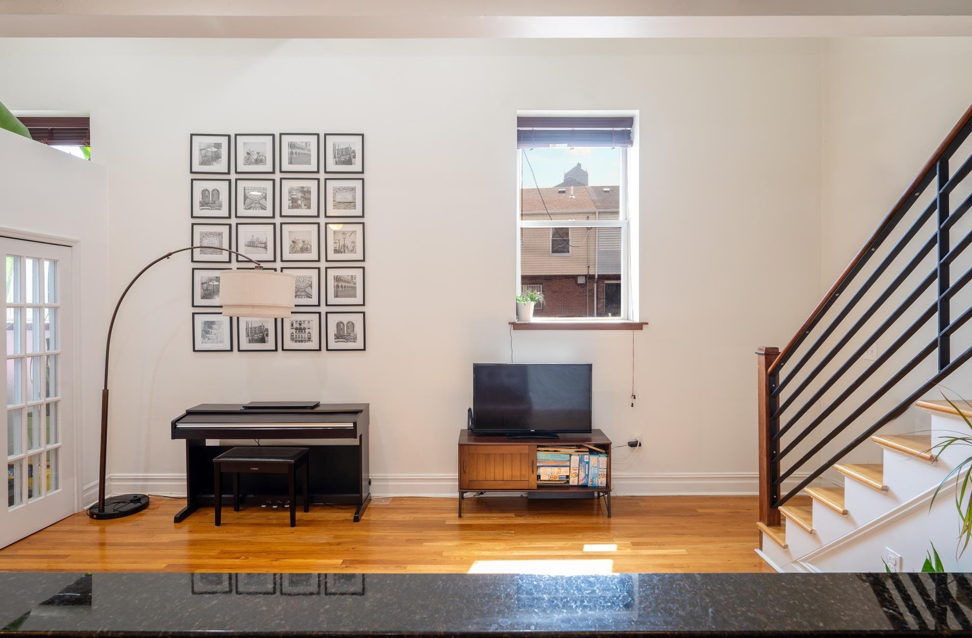 9 Coles St #5, Jersey City, NJ 07302