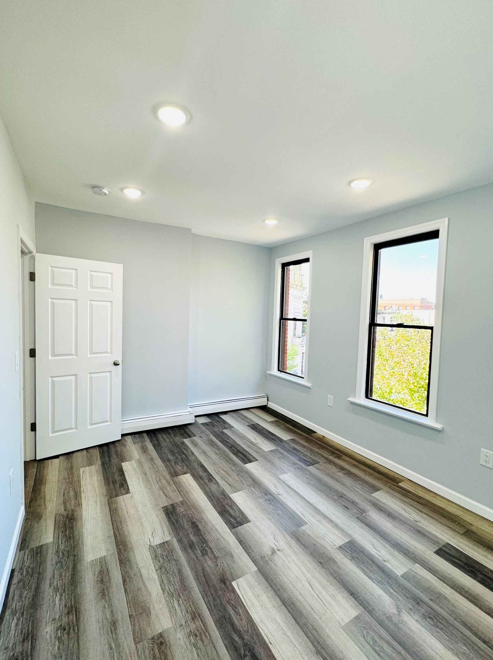195 5 Newark Ave #3, Jersey City, NJ 07302