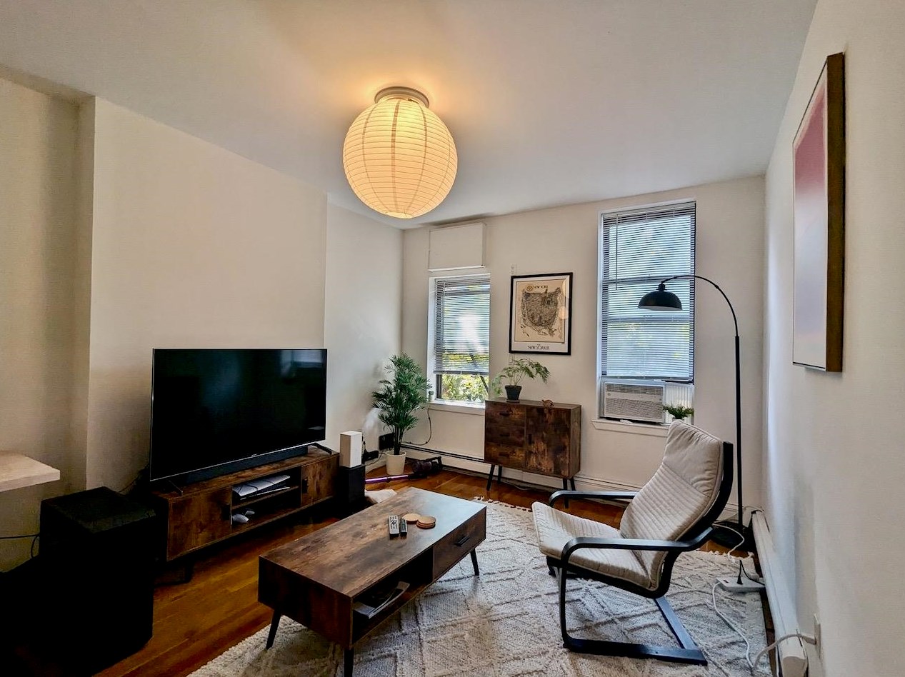 374 2nd St, Jersey City, NJ 07302-2643
