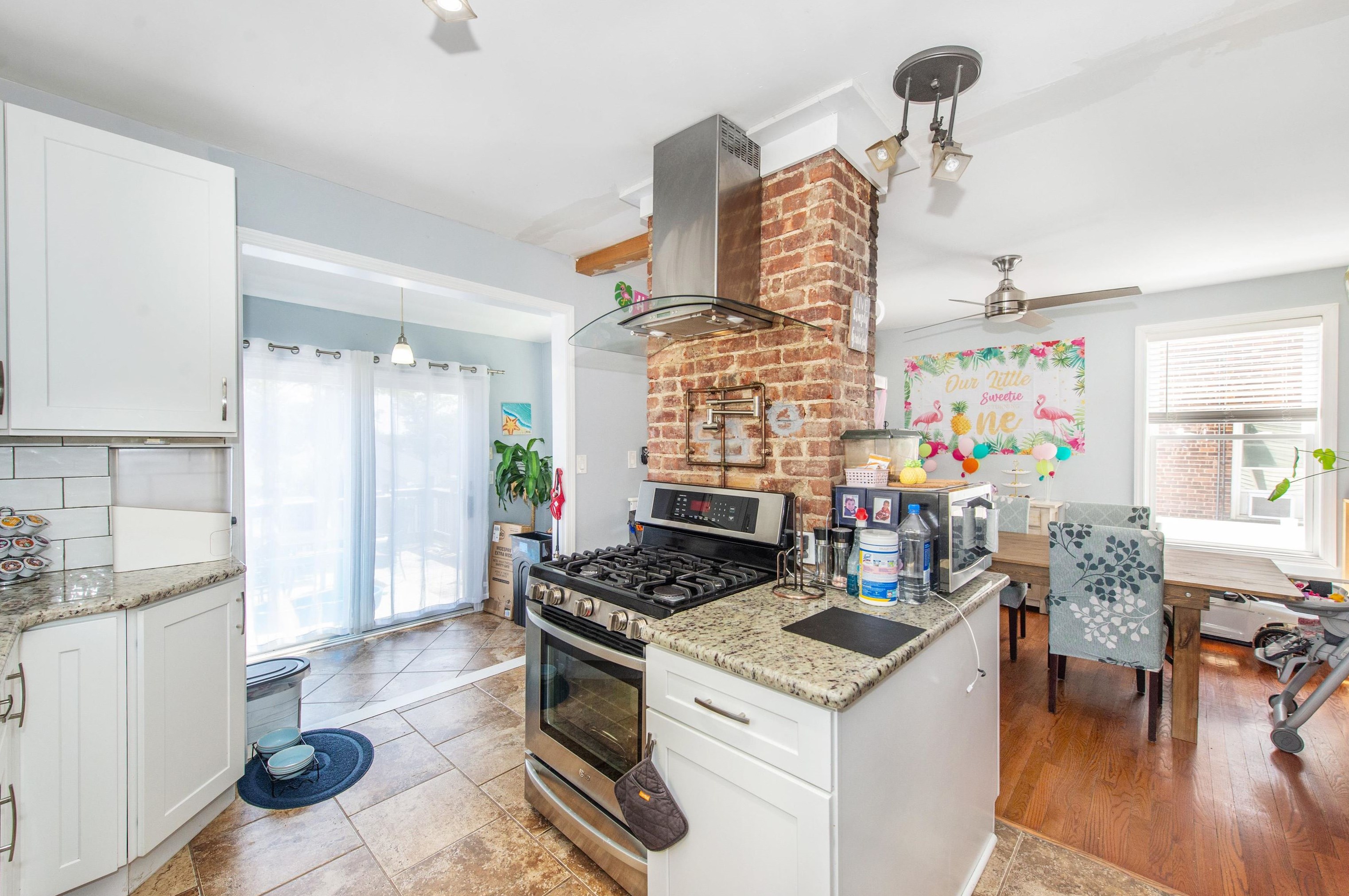 264 Davis Ave, Kearny NJ 07032-3402 exterior