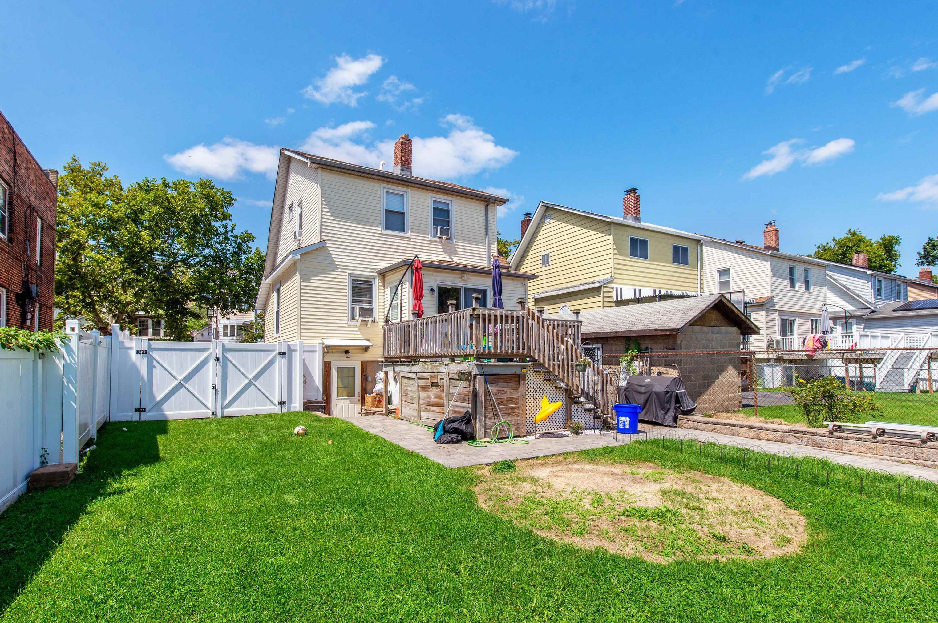 264 Davis Ave, Kearny NJ 07032-3402 exterior