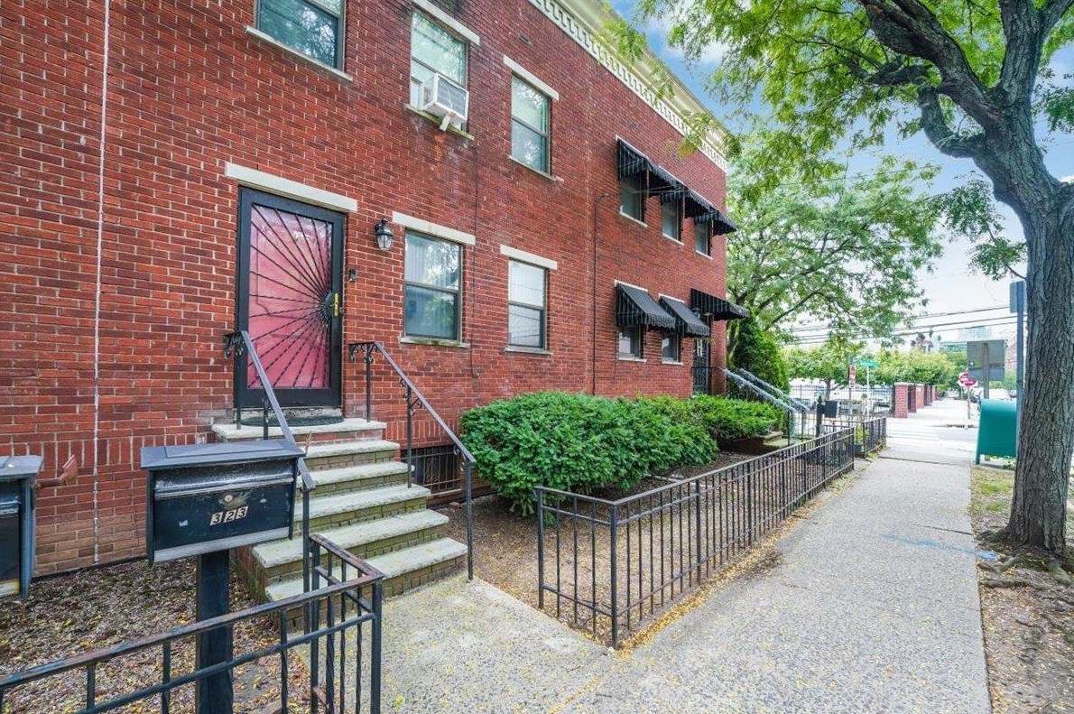 323 9th St, Jersey City, NJ 07302-1501
