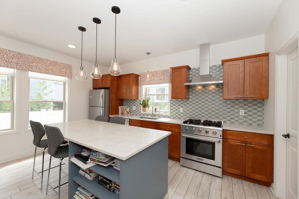 20 W 19th St #4a, Union City, NJ 07086