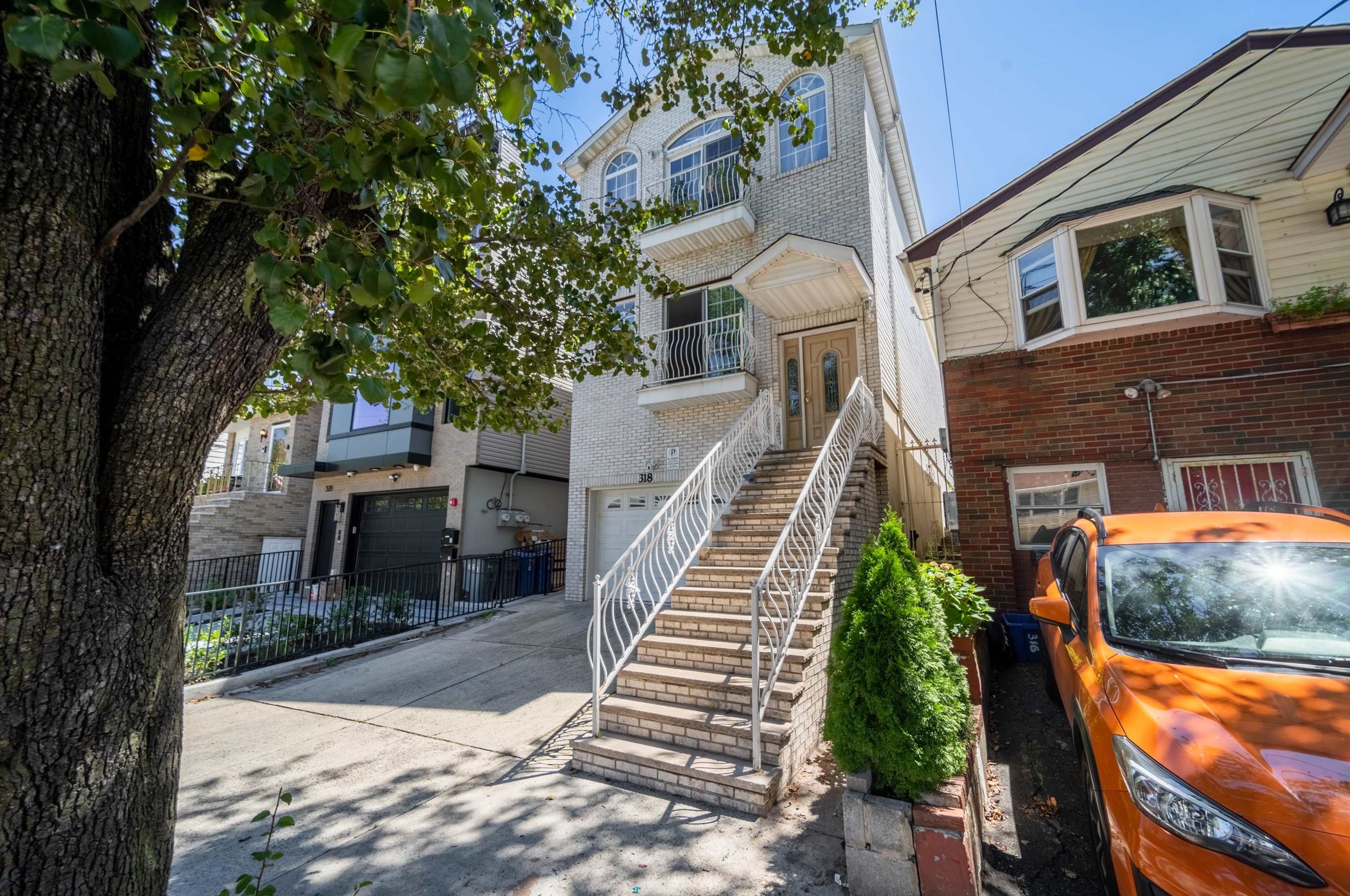 318 Terrace Ave, Jersey City, NJ 07307-3954