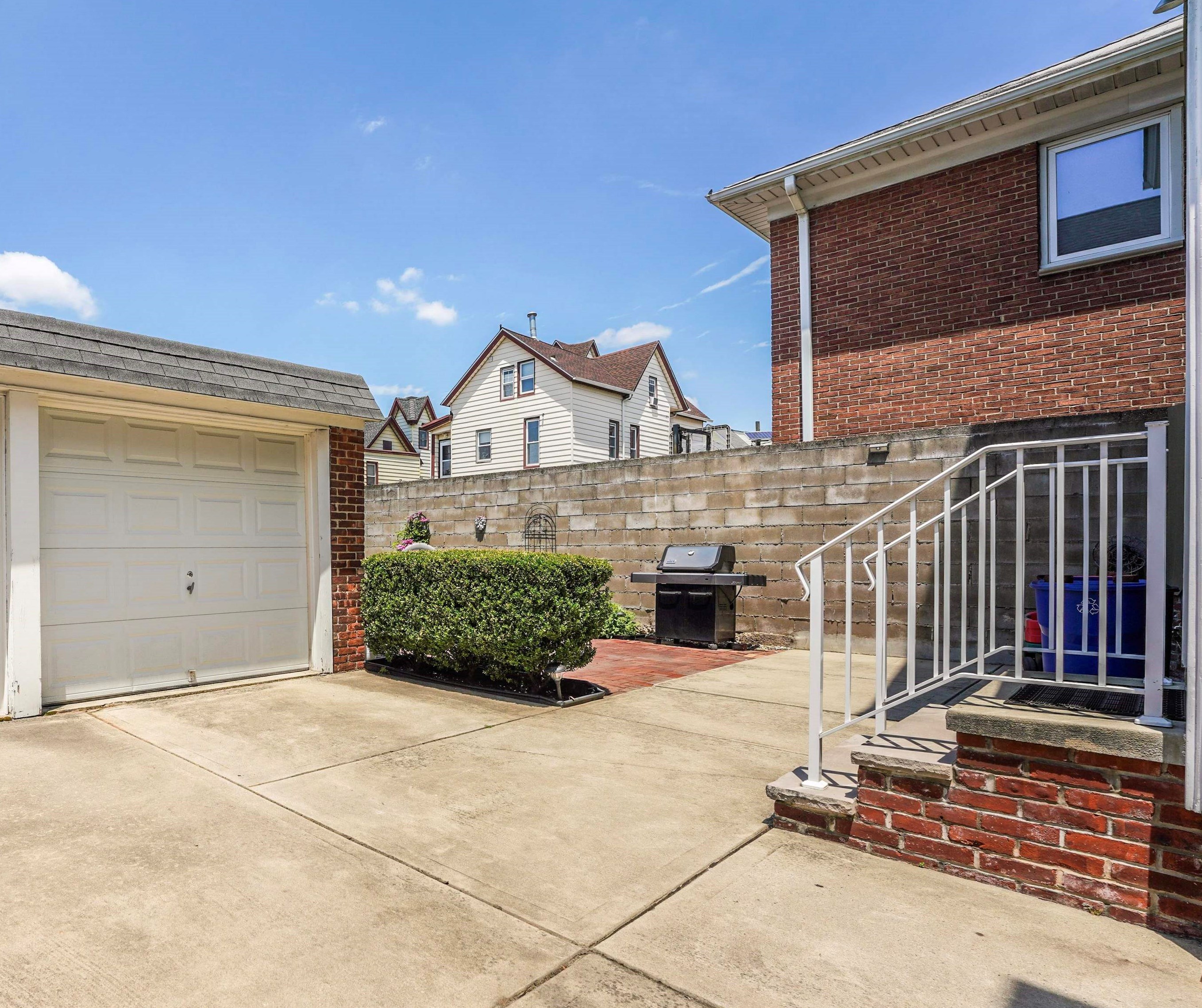 953 Avenue C, Bayonne NJ  07002-2439 exterior