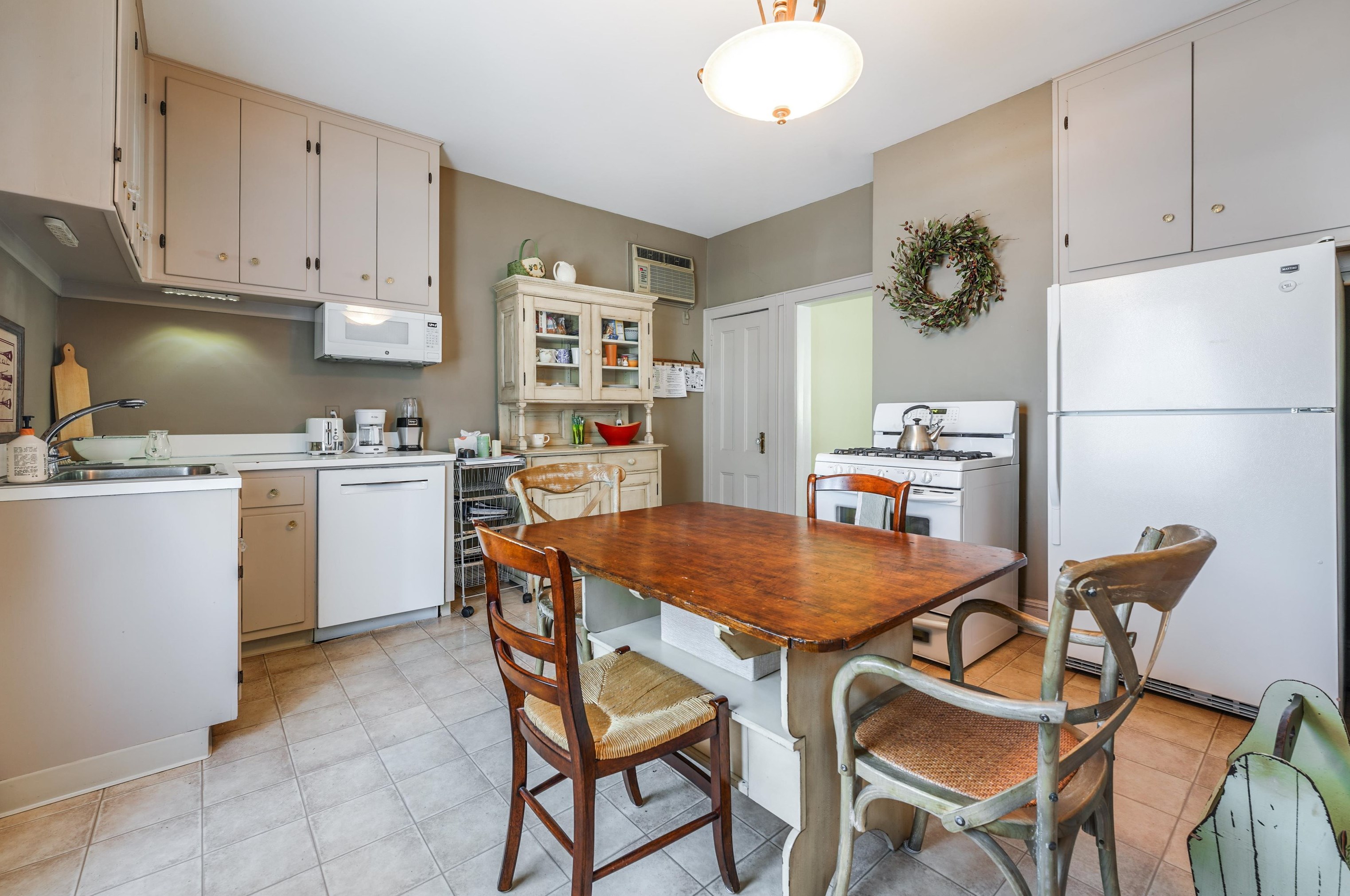 953 Avenue C, Bayonne NJ  07002-2439 exterior