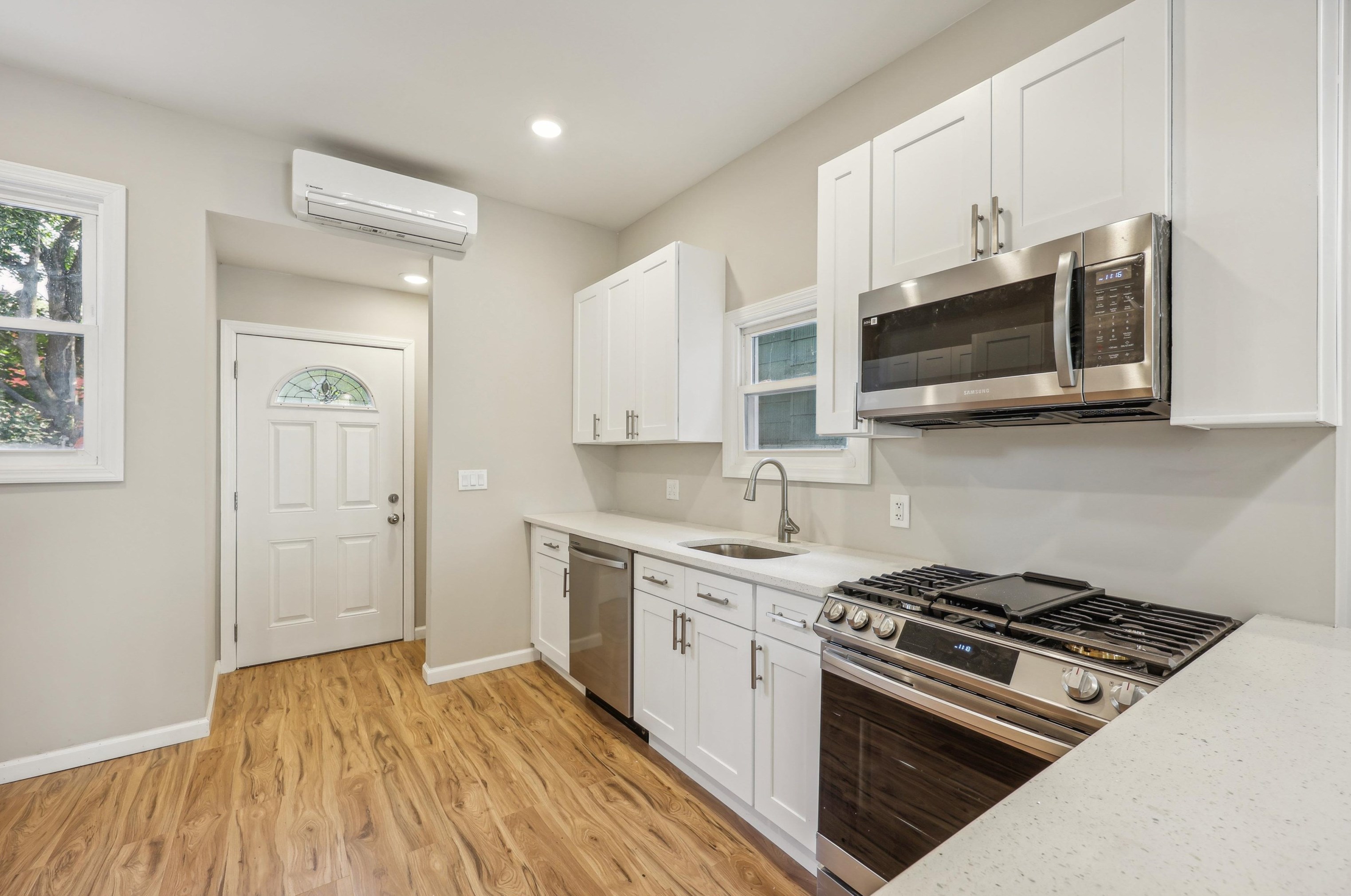 40 Armstrong Ave, Jersey City NJ 07305-4002 exterior