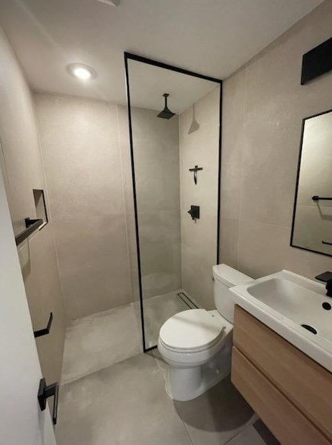 21 6th St #1st Floor, Clifton, NJ 07011