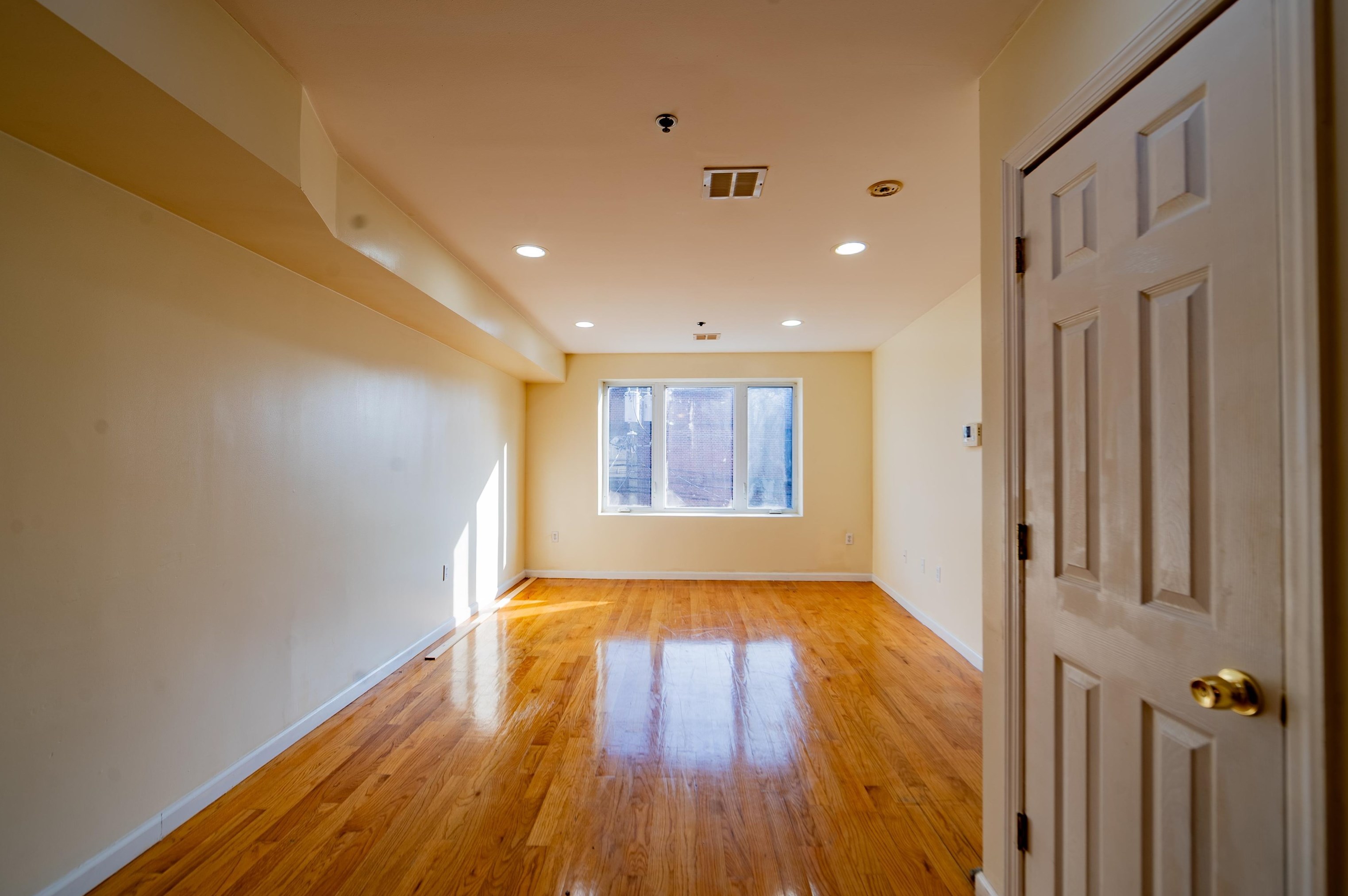540 29th St #2nd Floor, Union City, NJ 07087