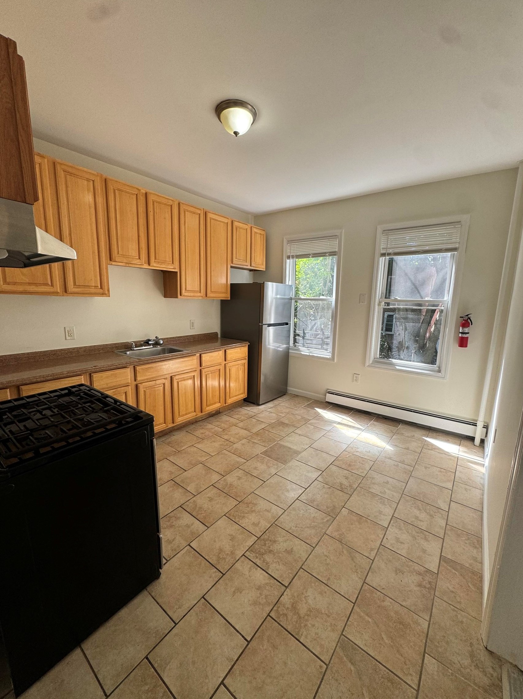 171 Wegman Pkwy, Jersey City, NJ 07305-3314