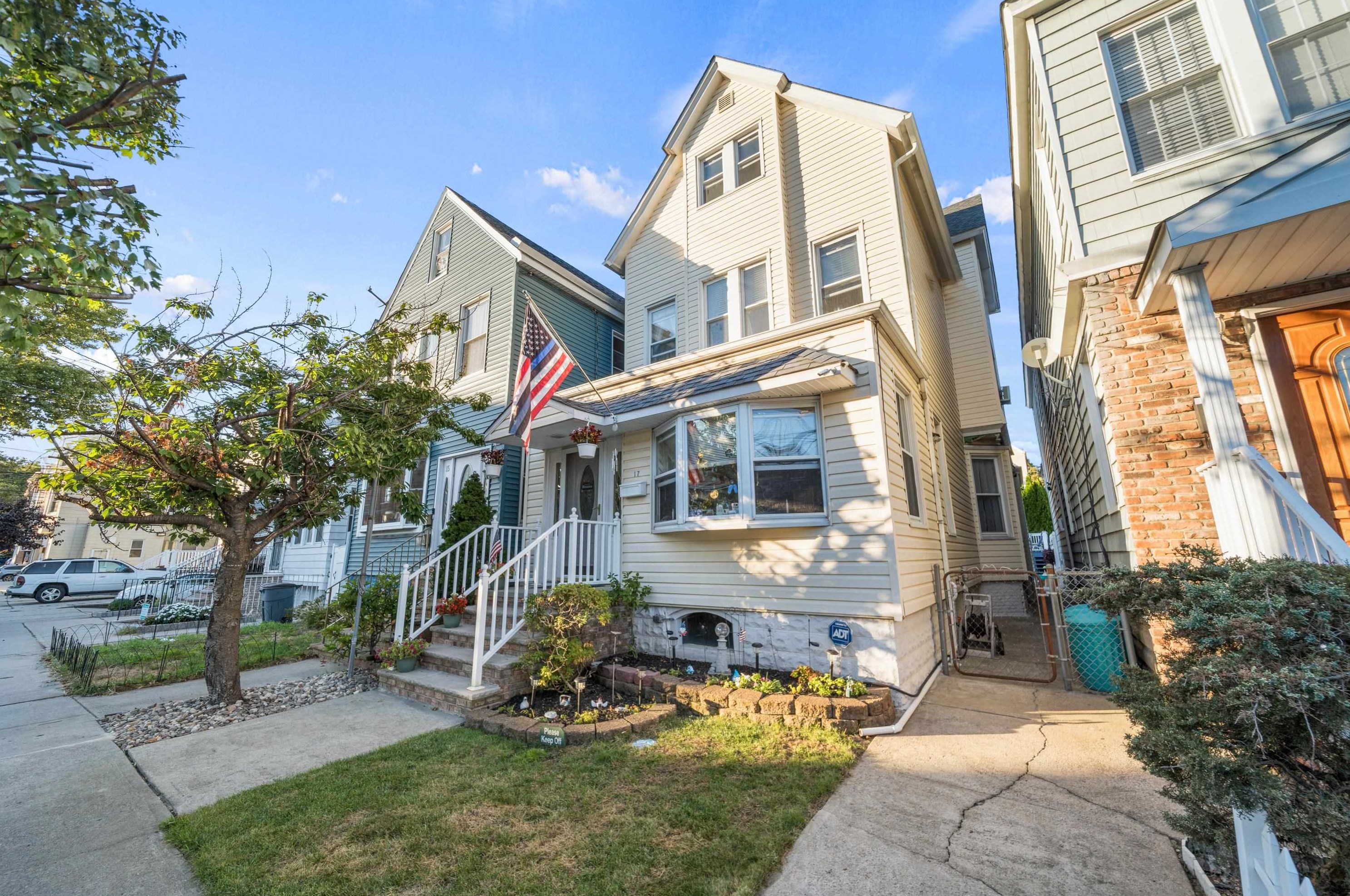 17 E 35th St, Bayonne, NJ 07002