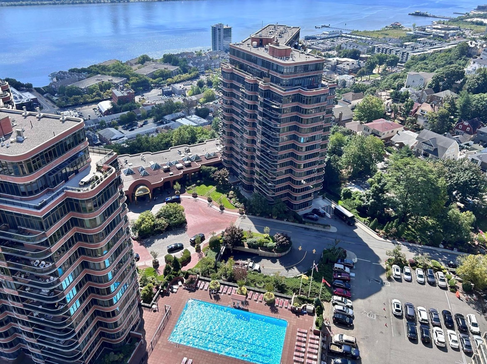 200 Winston Dr, Cliffside Park NJ  07010-3214 exterior