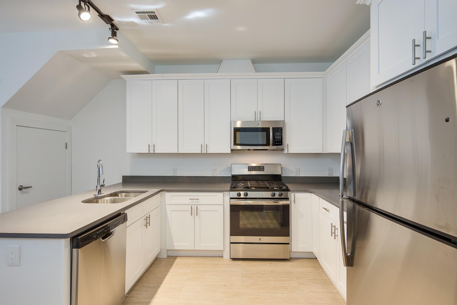 170 Lafayette St, Jersey City, NJ 07304-3605