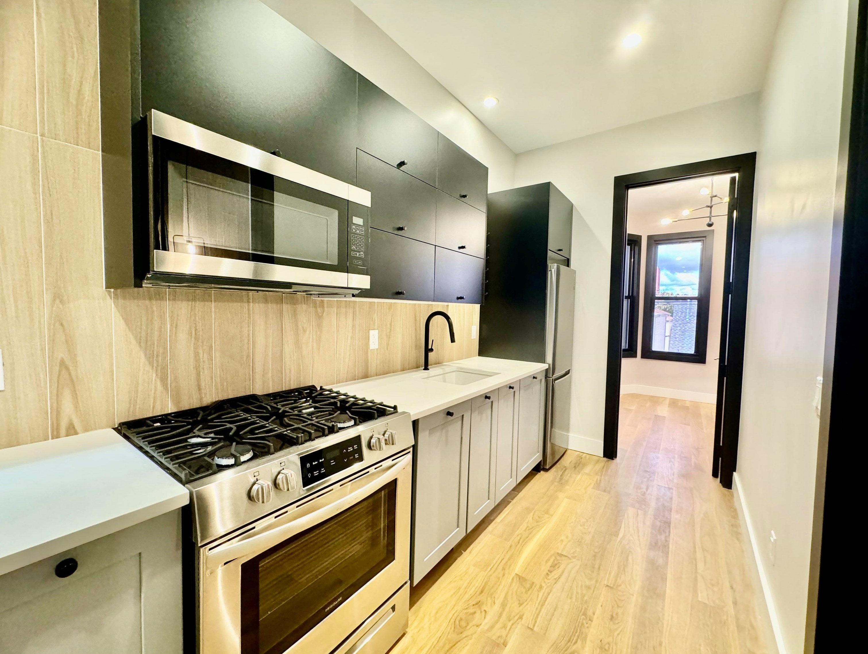 172 New York Ave, Jersey City, NJ 07307-1626