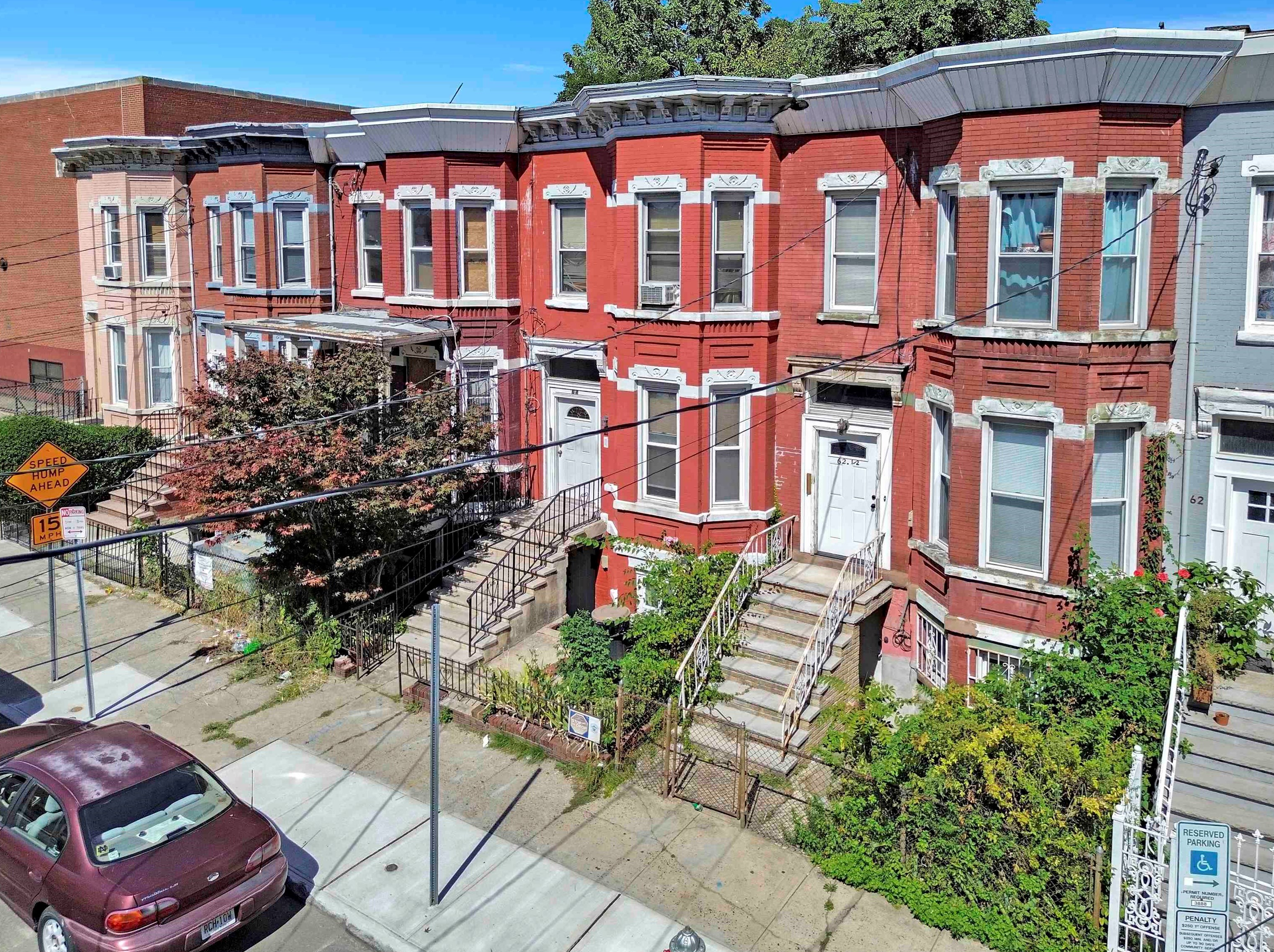 64 Oak St, Jersey City, NJ 07304