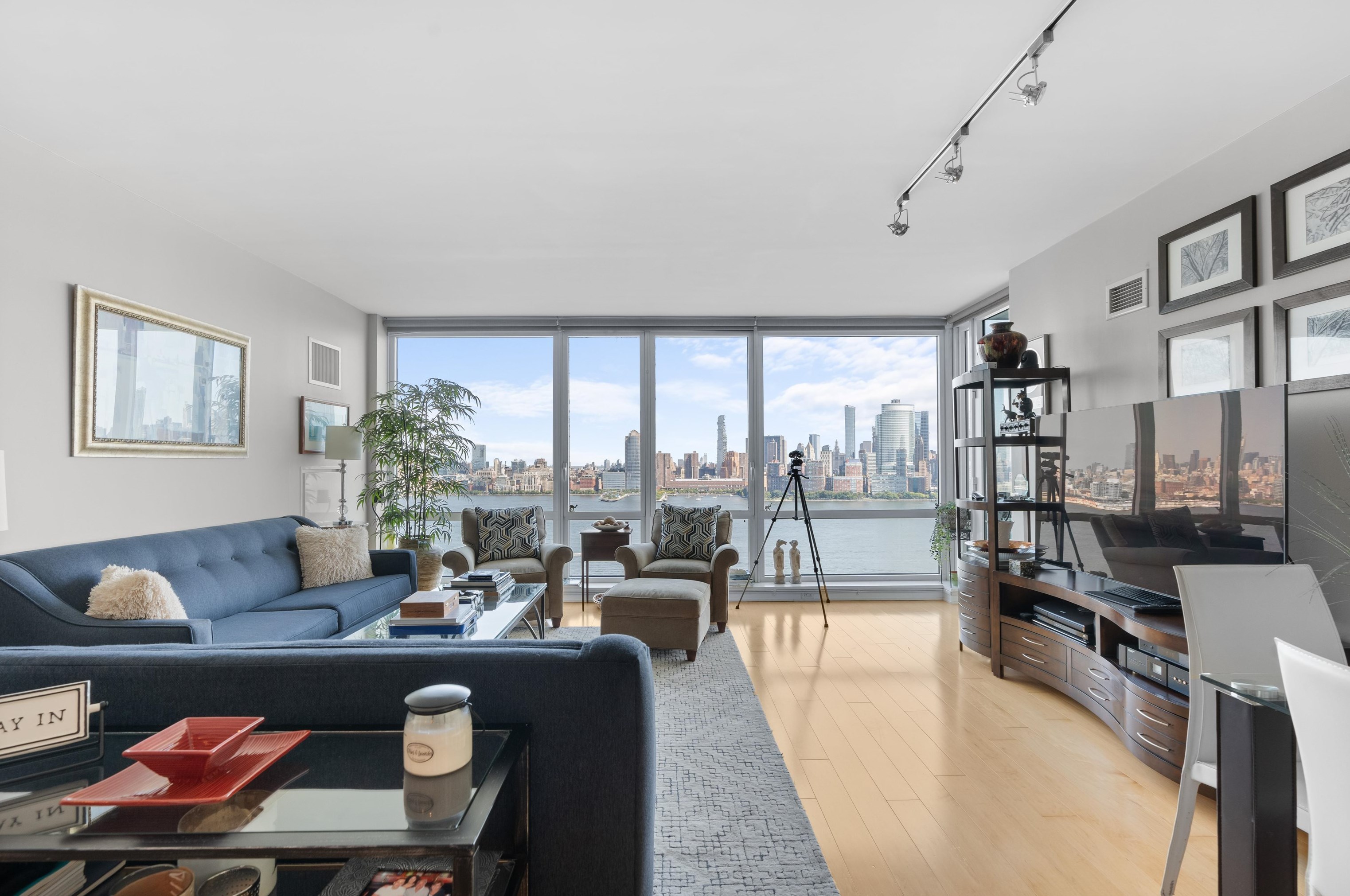 2 2nd St #2703, Jersey City, NJ 07302