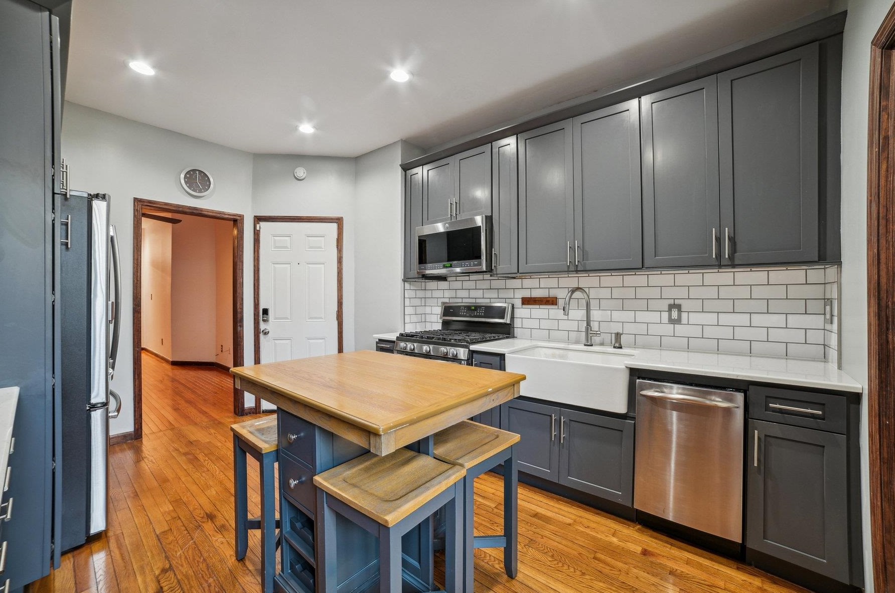 211 Webster Ave Apt 1r, Jersey City, NJ