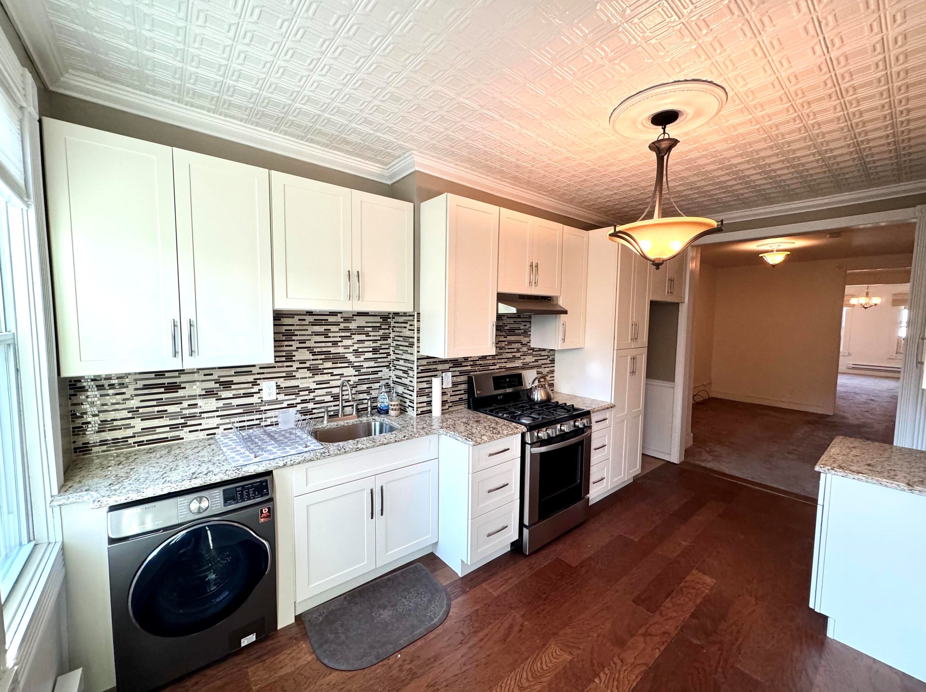 353 8th St, Jersey City, NJ 07302-1817