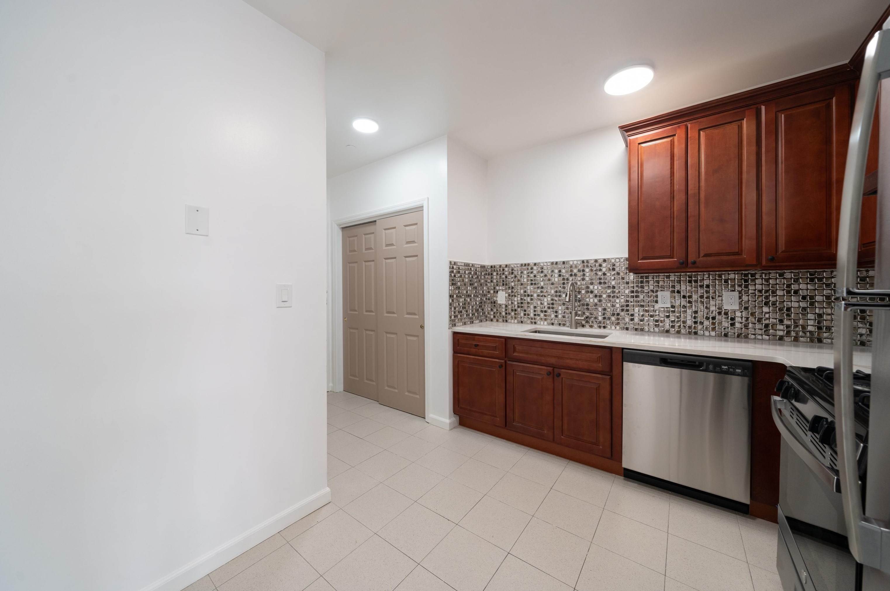 260 Central Ave #3b, Jersey City, NJ 07307