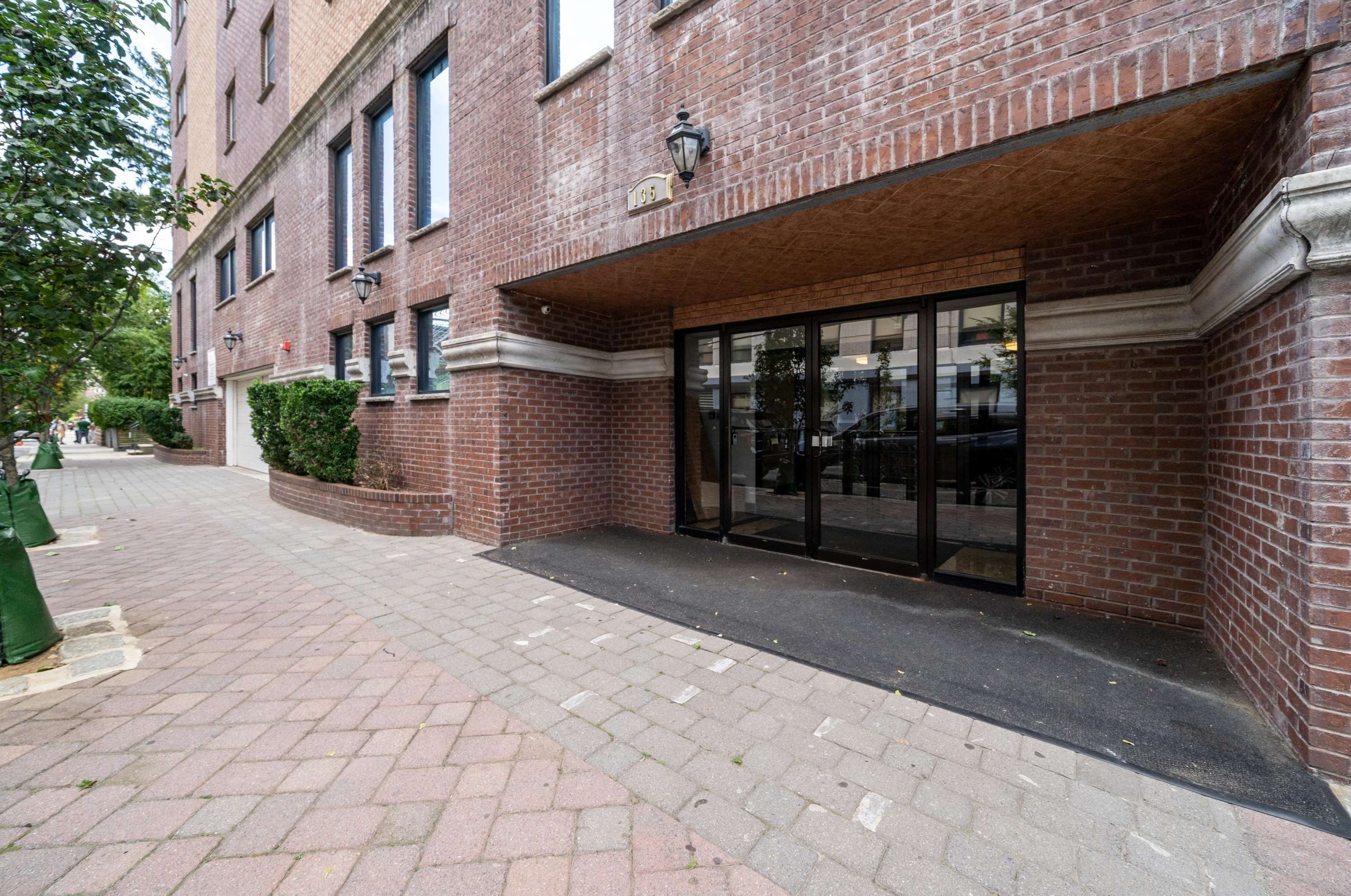 135 38th St, Union City NJ  07087-6085 exterior