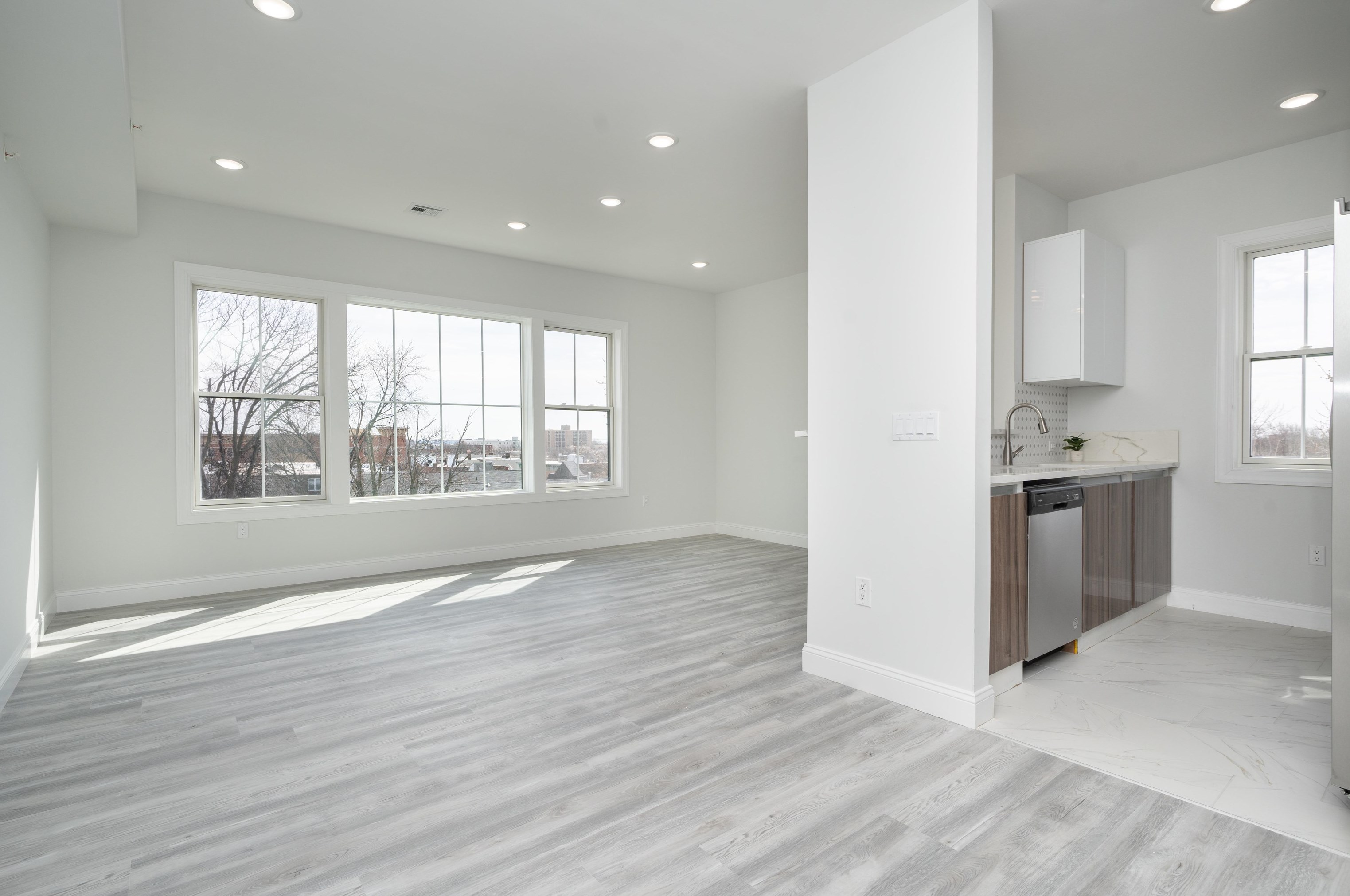 144 Bergen Ave, Jersey City, NJ 07305-1525