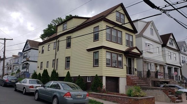 70 W 6th St #2, Bayonne, NJ 07002